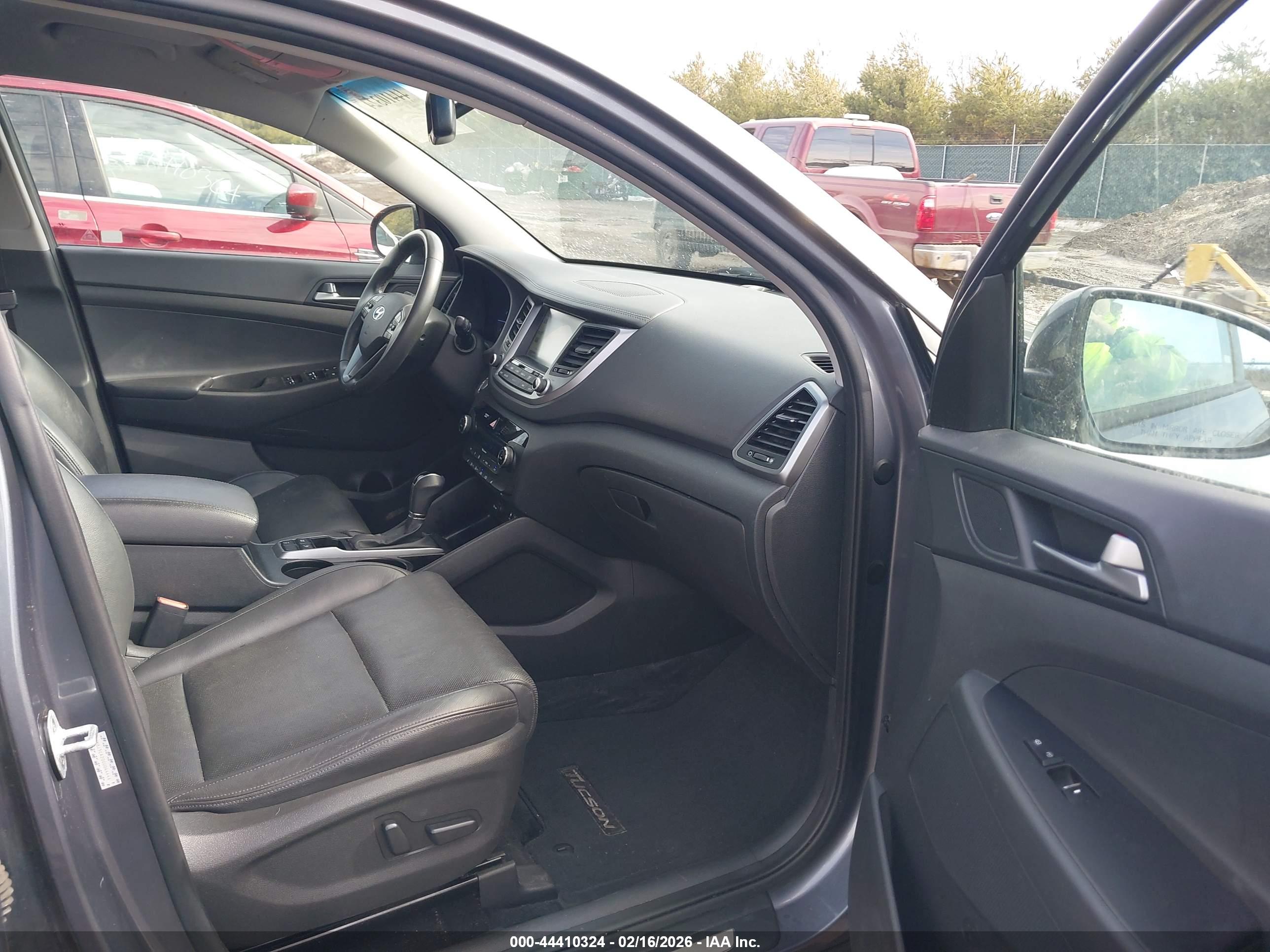 HYUNDAI TUCSON image 5