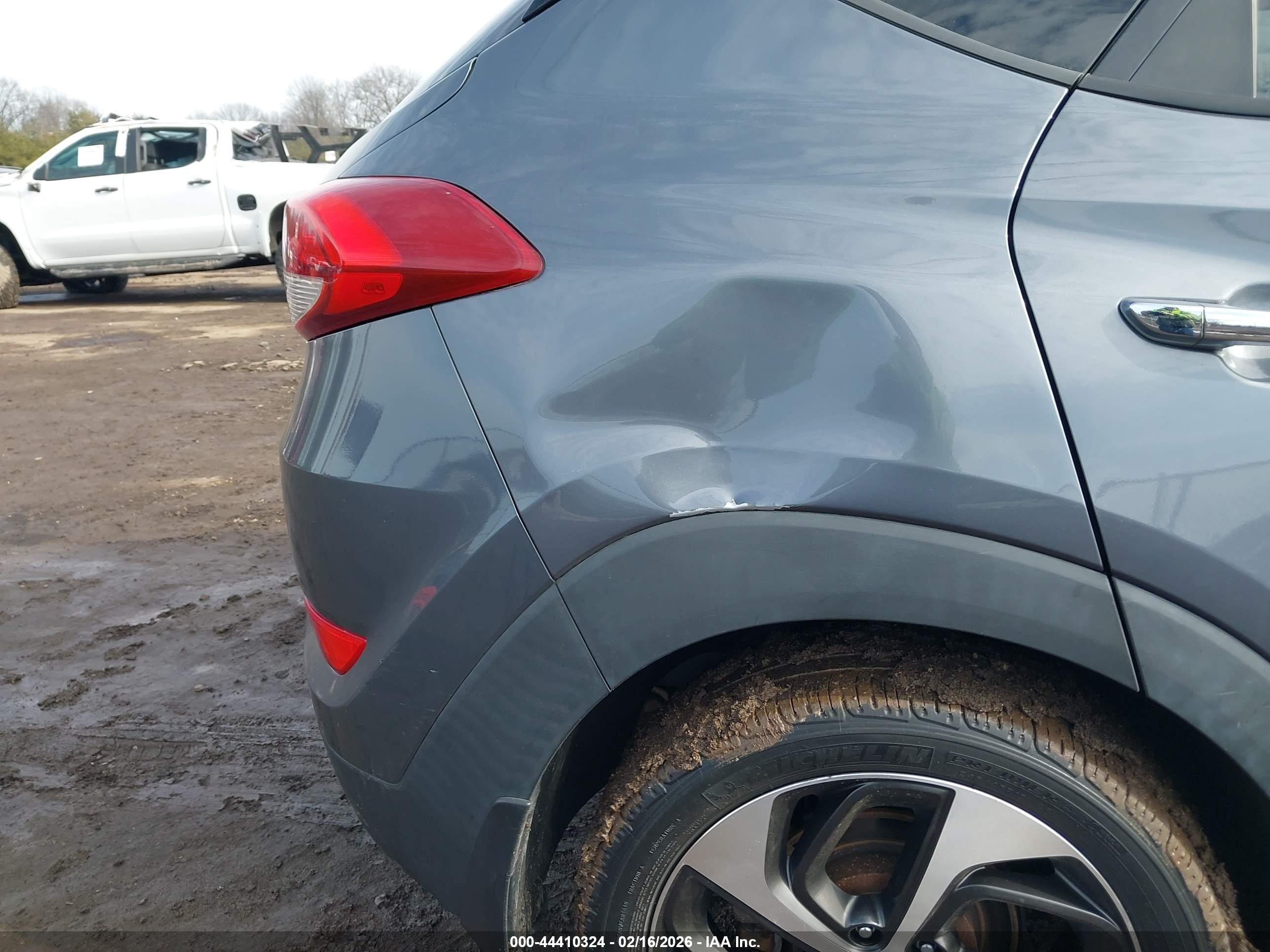 HYUNDAI TUCSON image 6