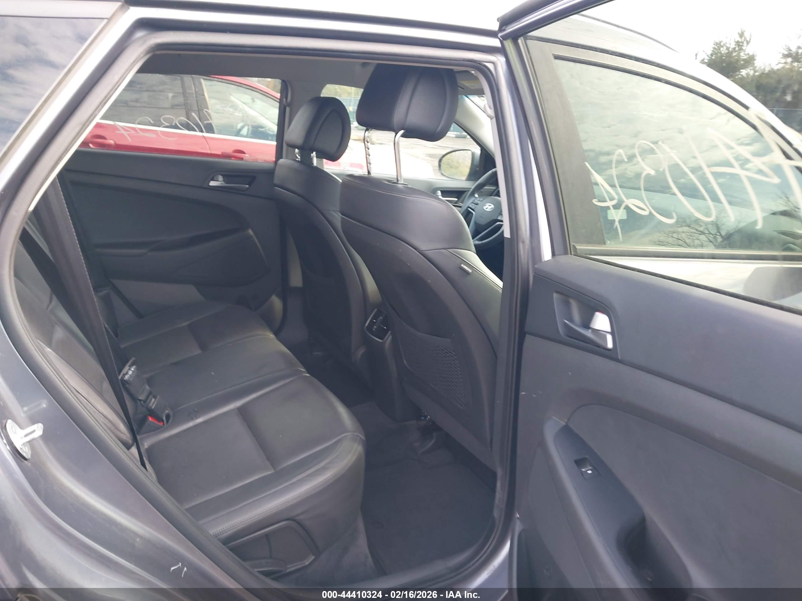 HYUNDAI TUCSON image 8
