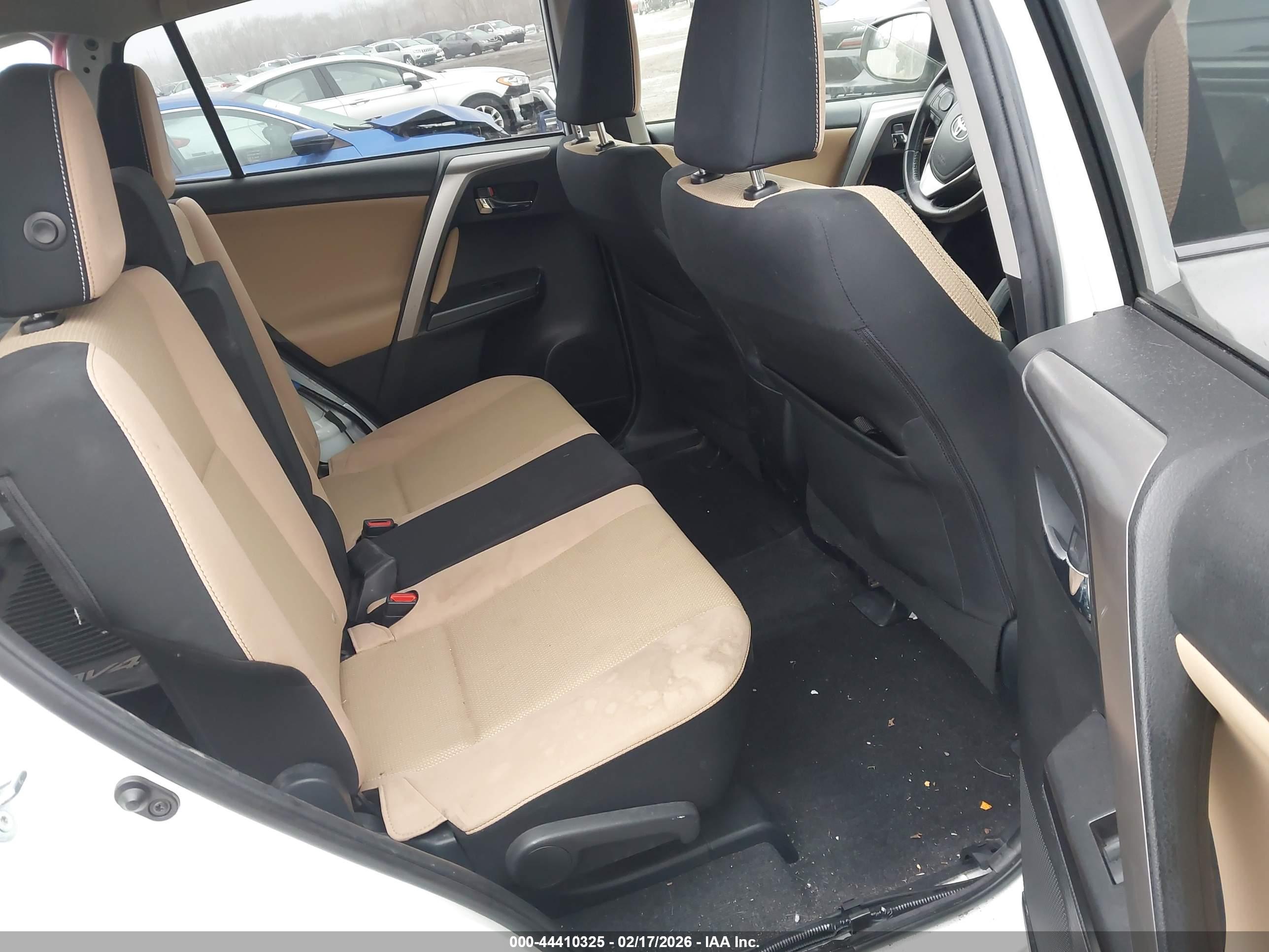TOYOTA RAV4 image 8