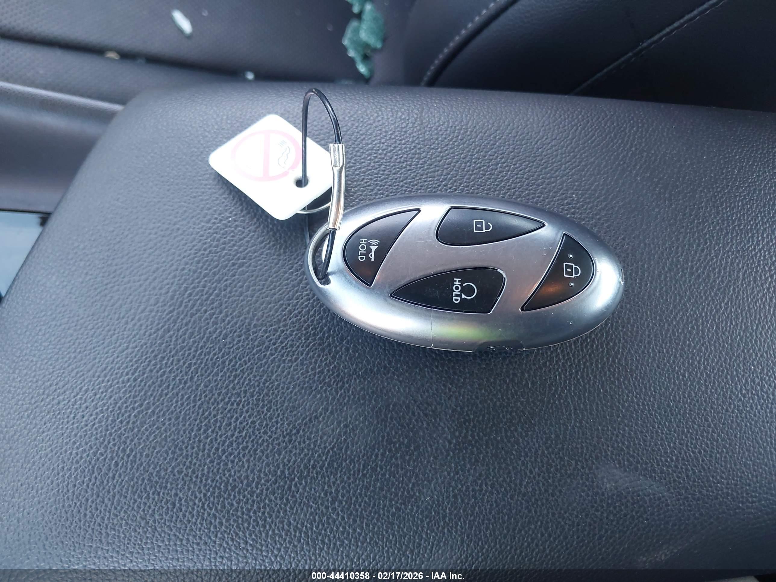 HYUNDAI ELANTRA image 11