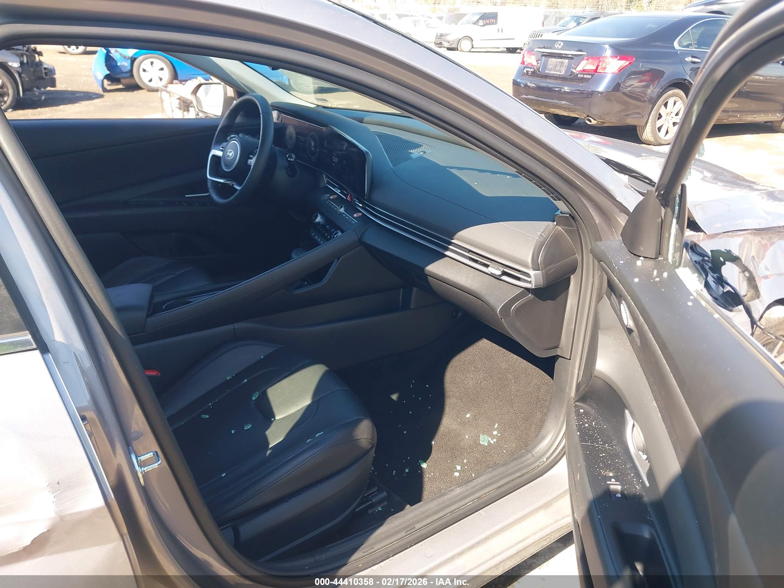 HYUNDAI ELANTRA image 5