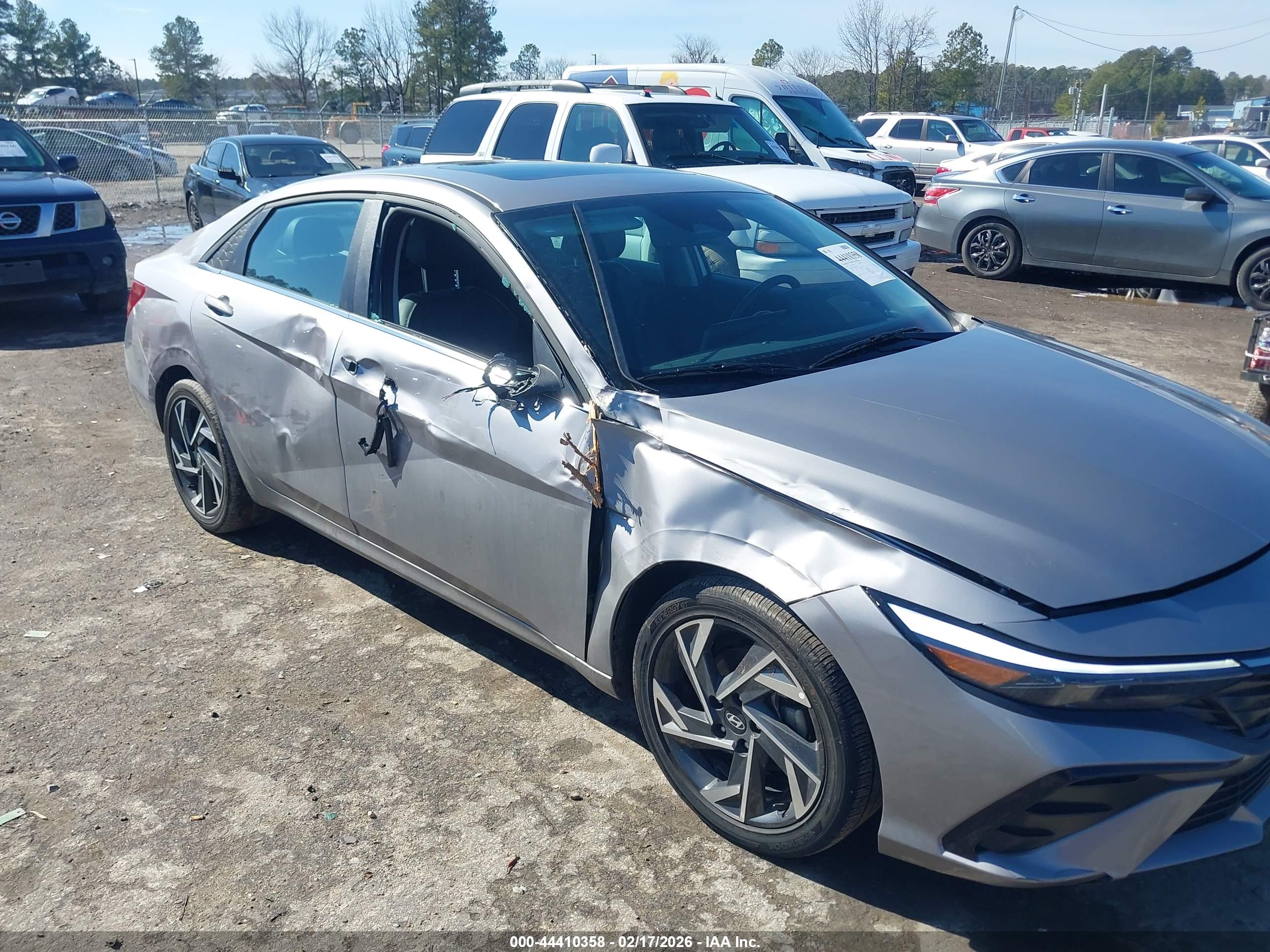 HYUNDAI ELANTRA image 6