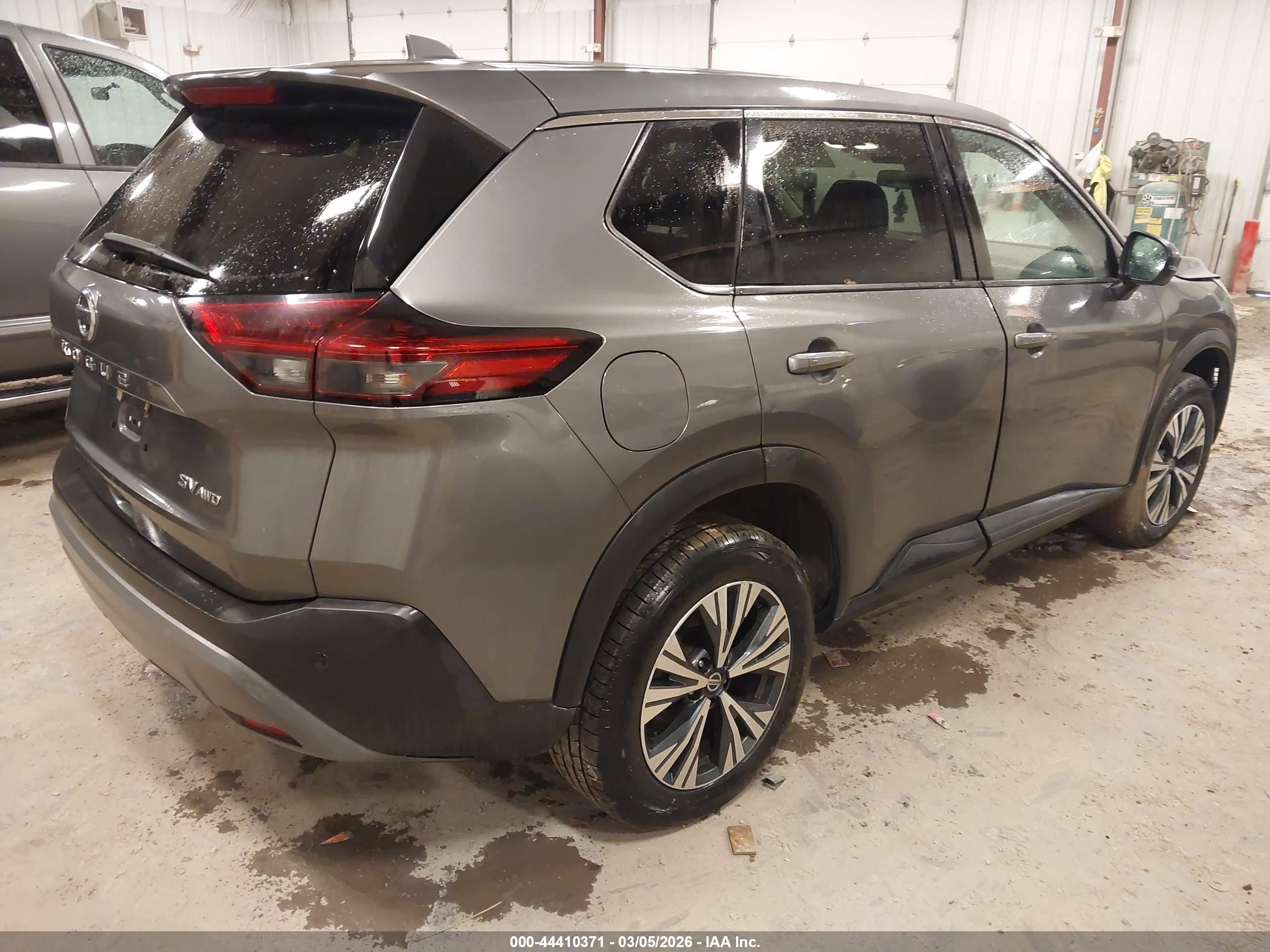NISSAN ROGUE image 4