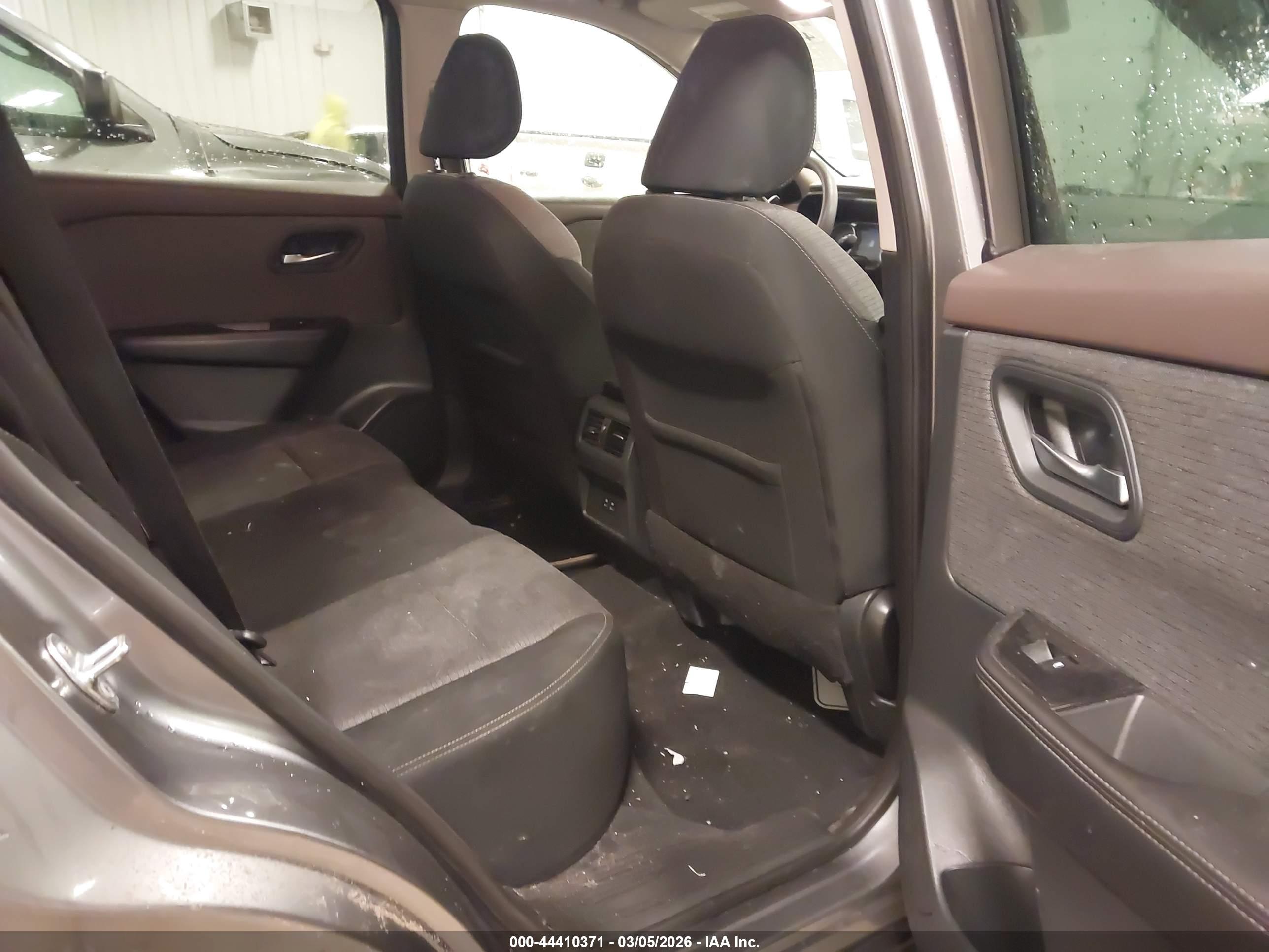 NISSAN ROGUE image 8