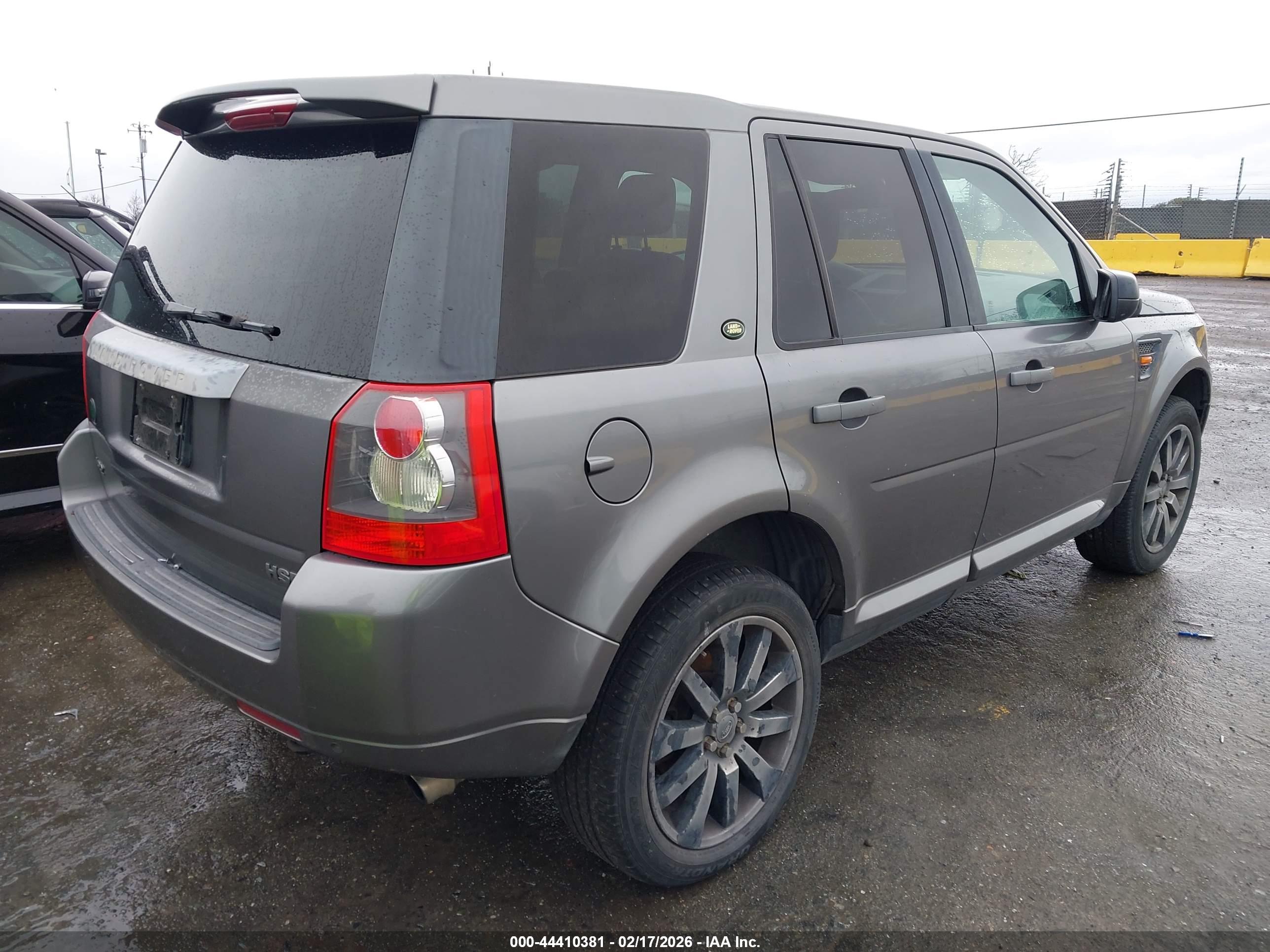 LAND ROVER image 4