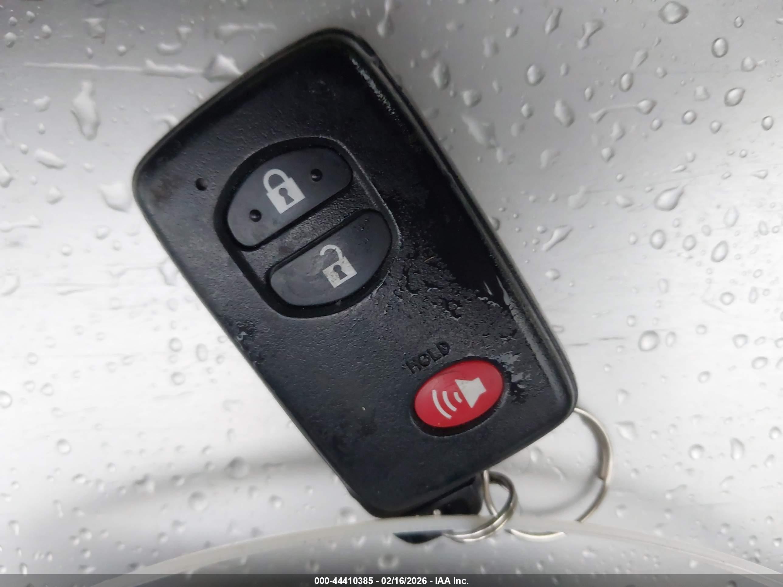 TOYOTA PRIUS image 11