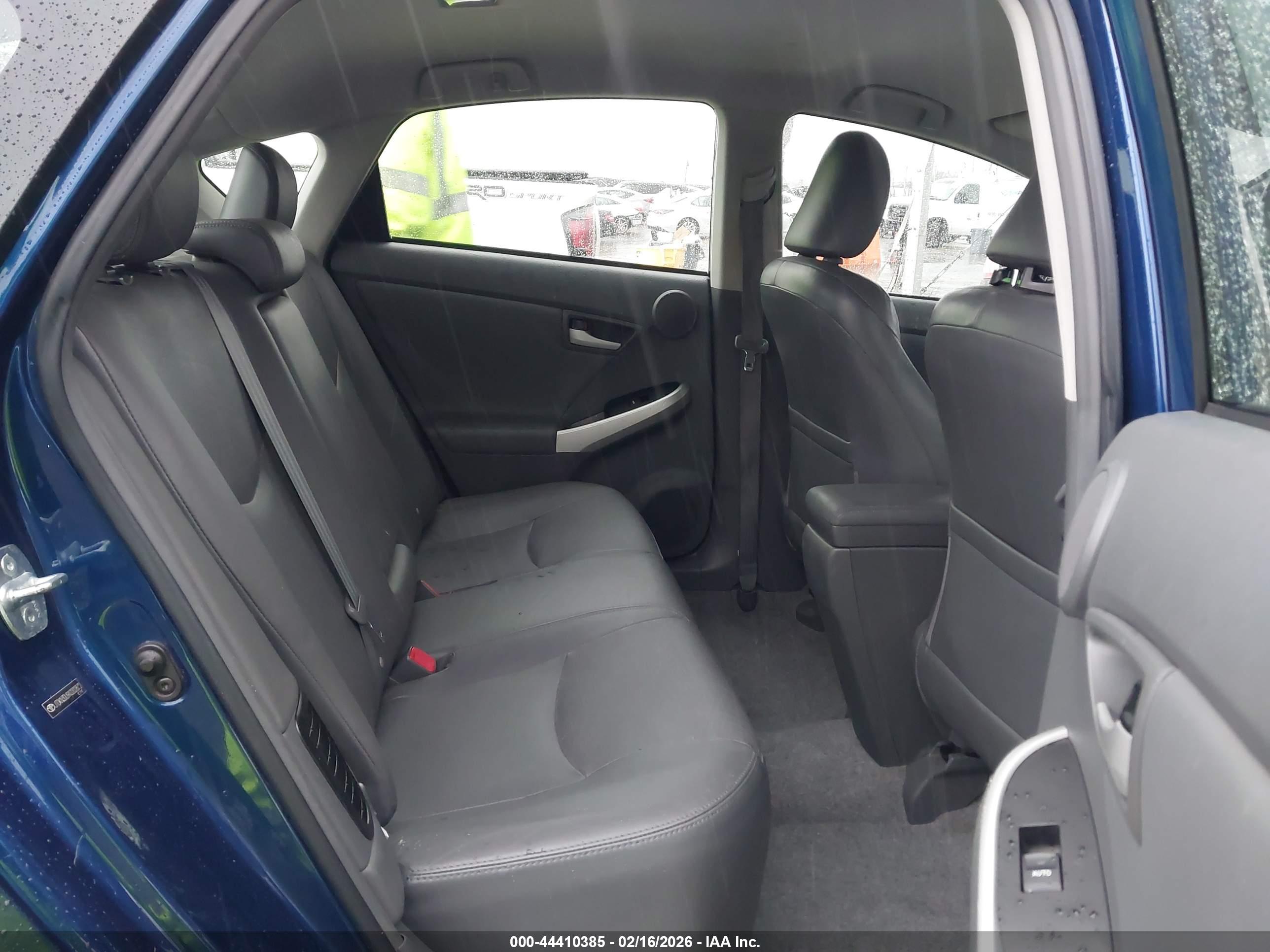TOYOTA PRIUS image 8