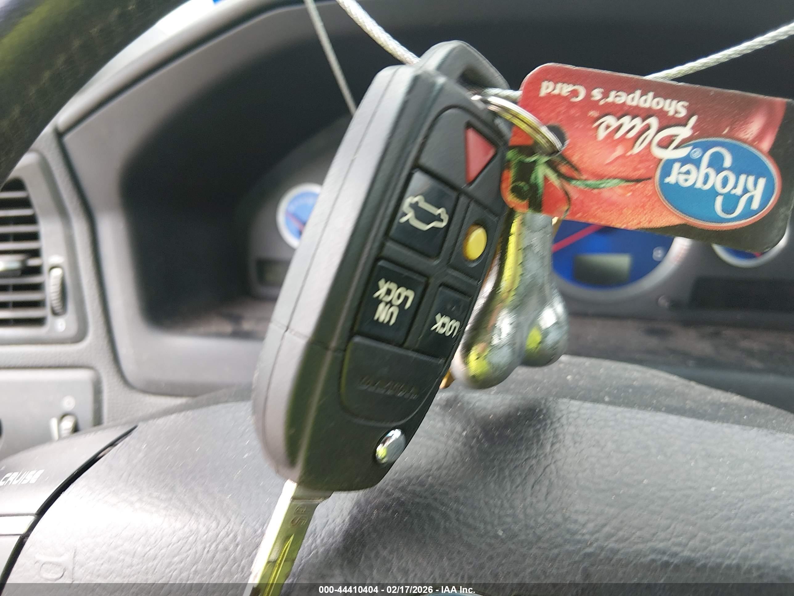 VOLVO S60 image 11