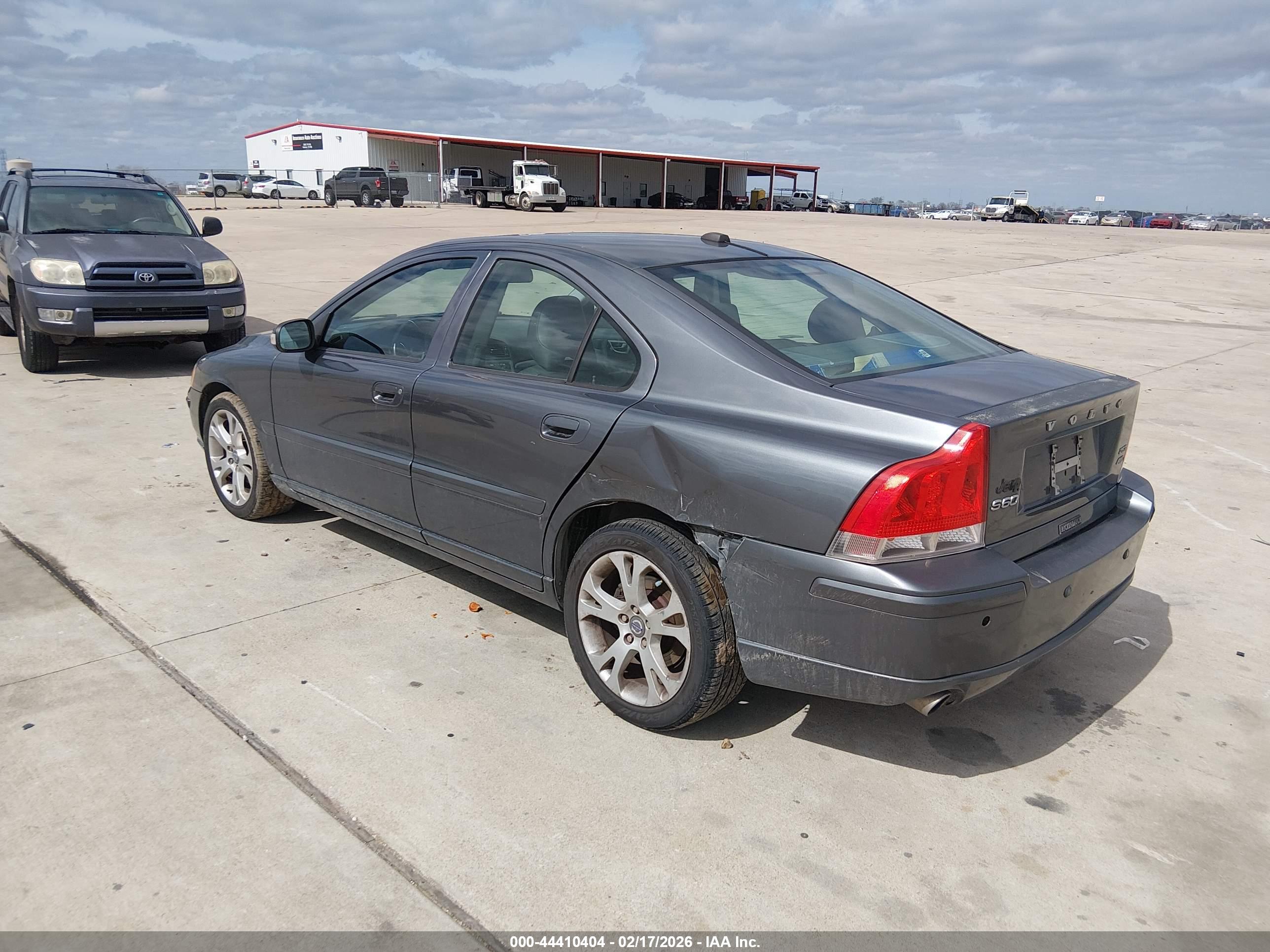 VOLVO S60 image 3