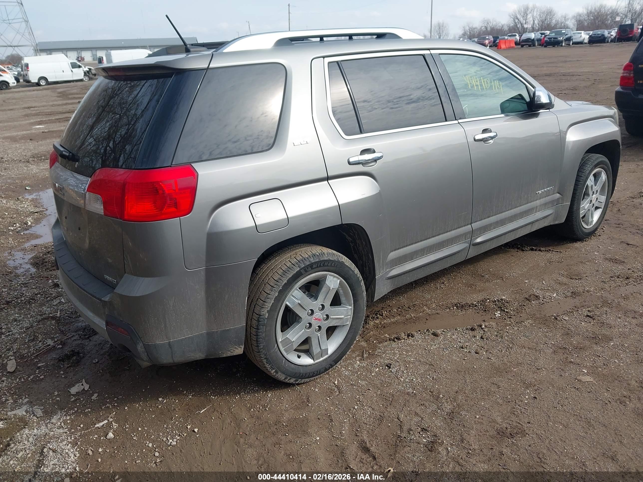 GMC TERRAIN image 4