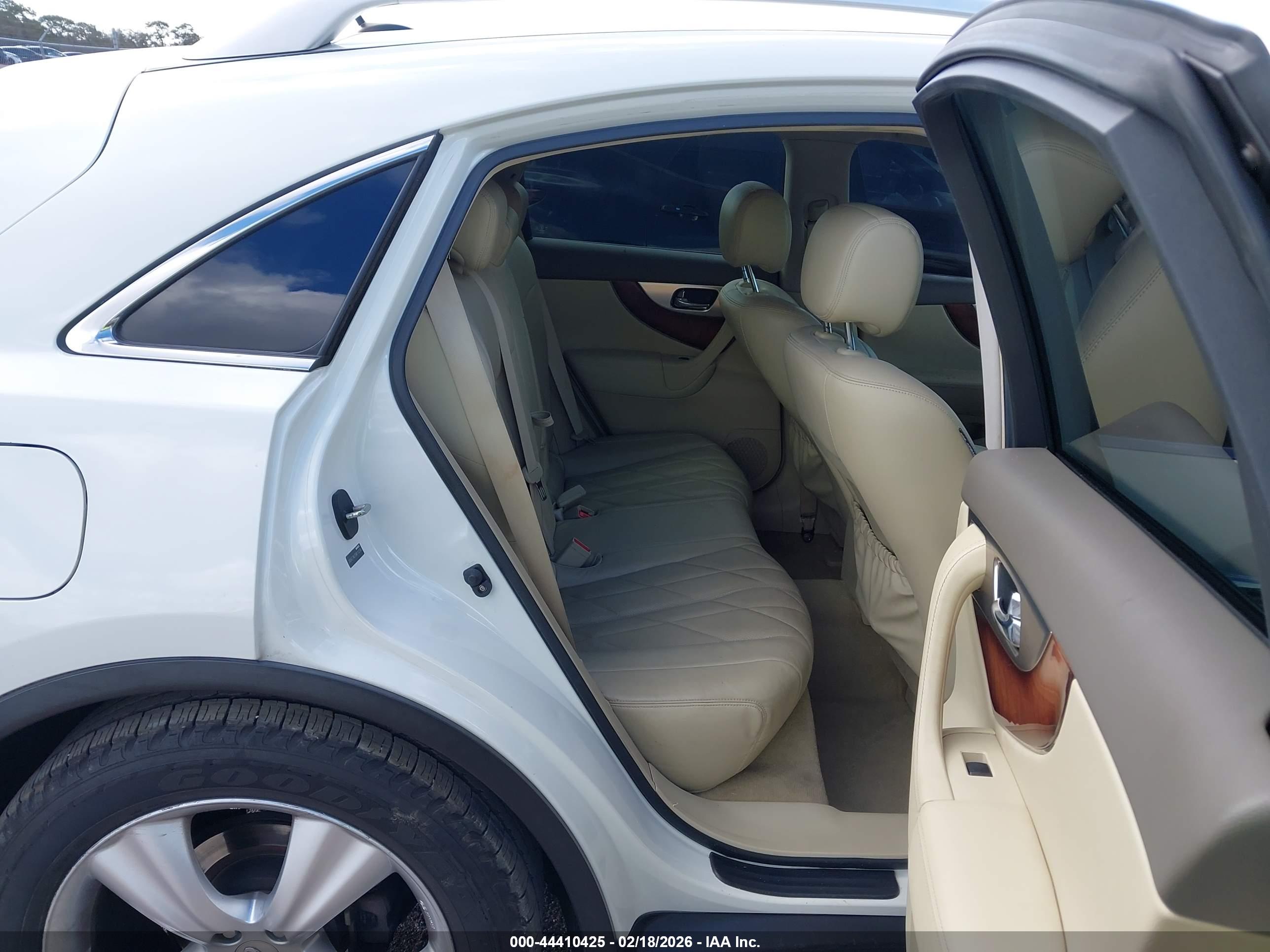 INFINITI FX35 image 8