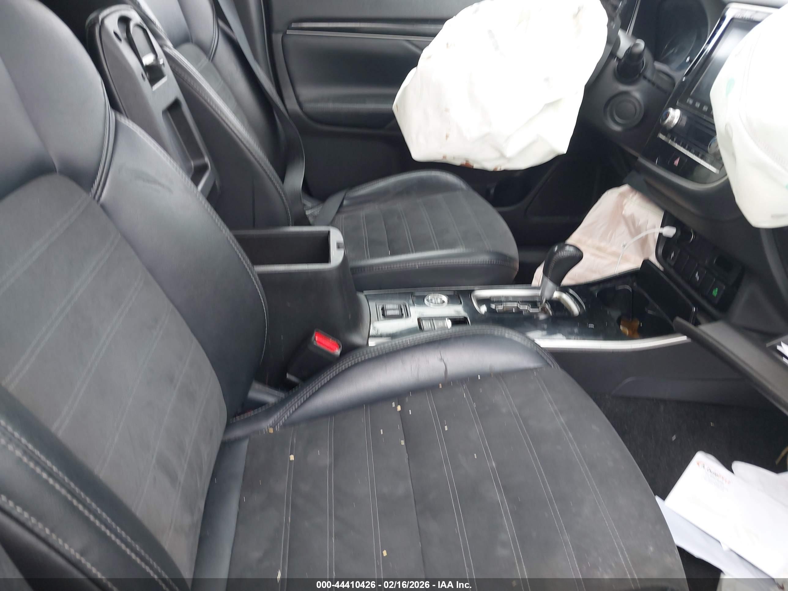 MITSUBISHI OUTLANDER image 5