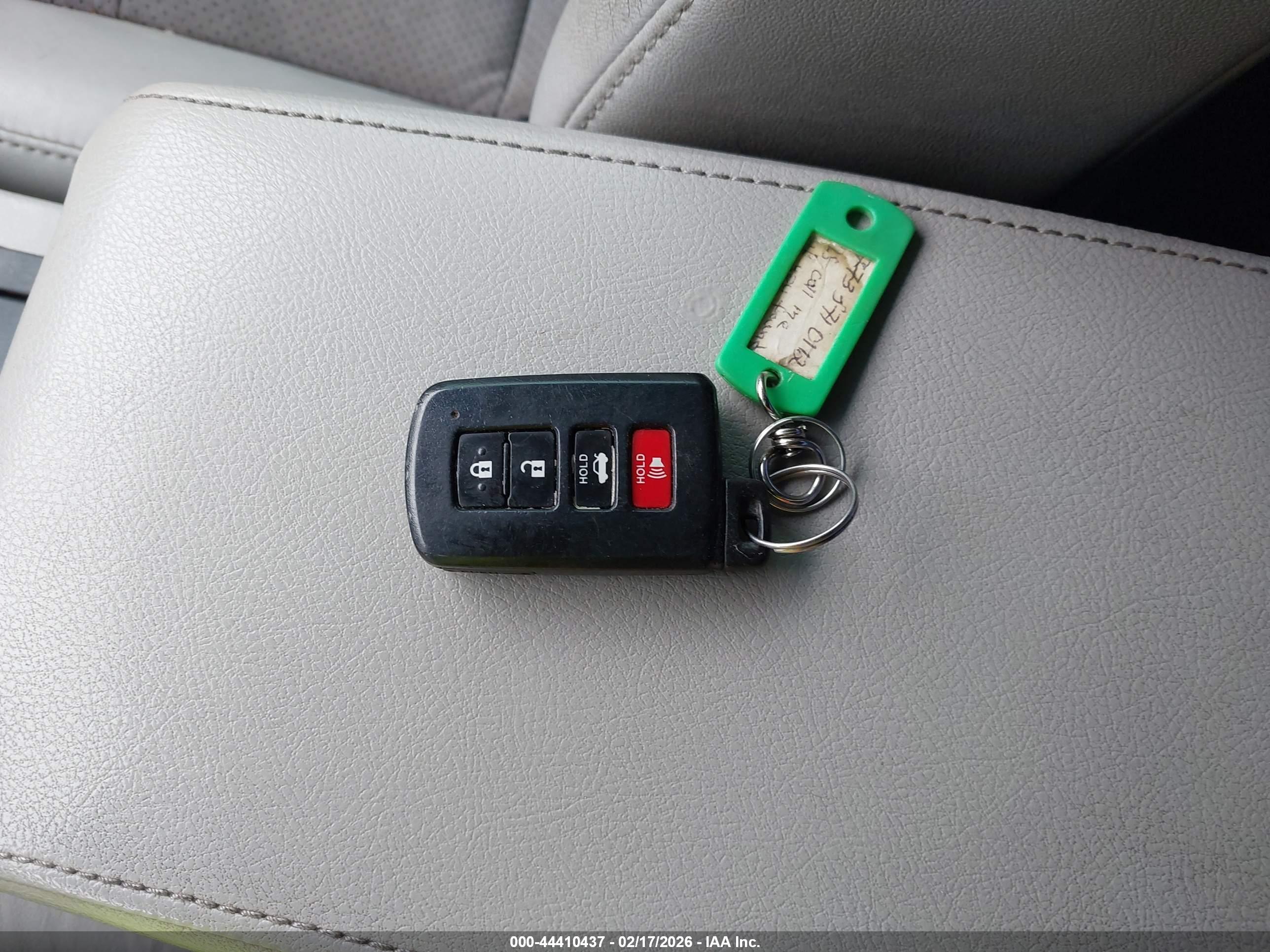 TOYOTA CAMRY image 11