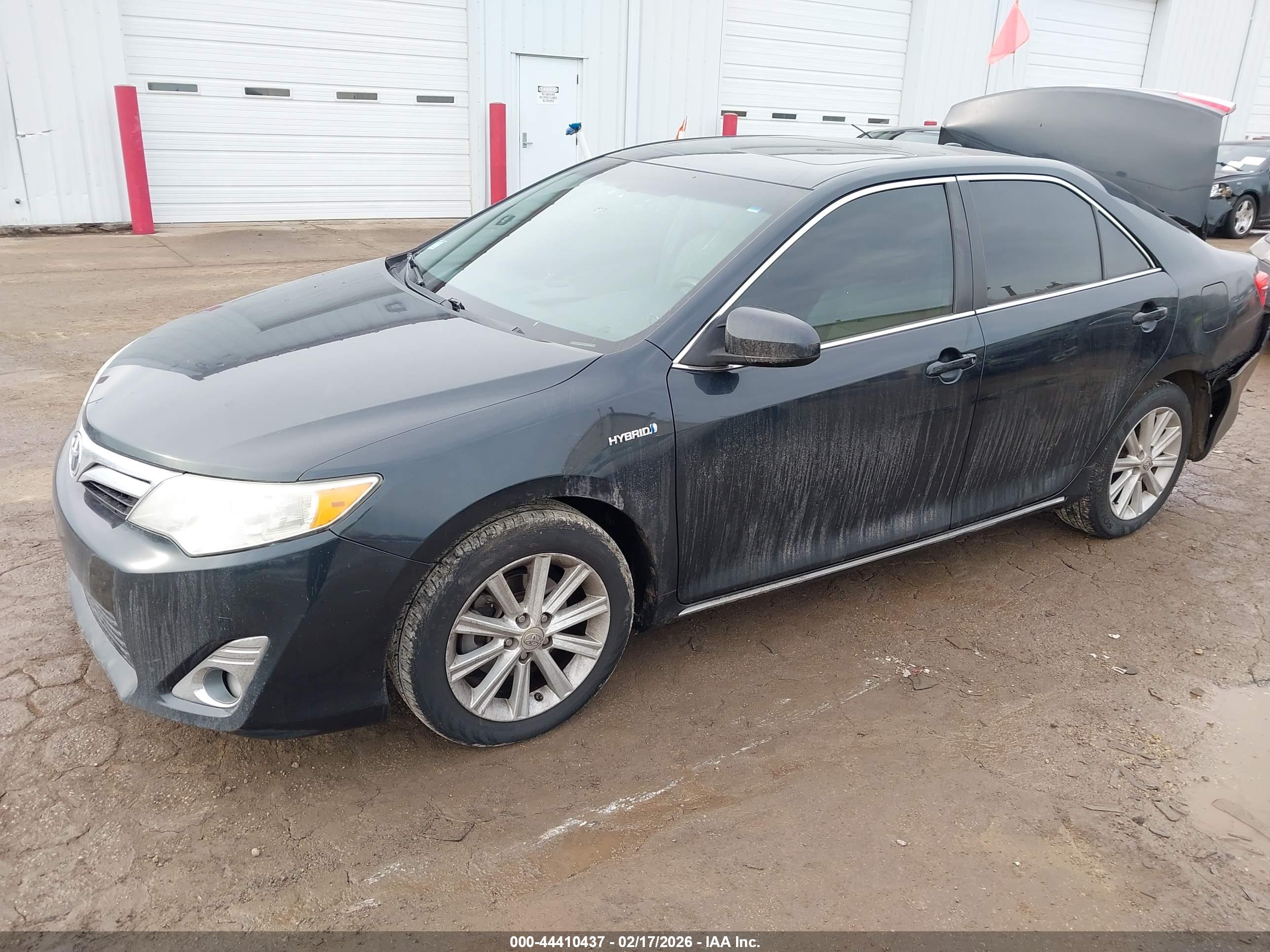 TOYOTA CAMRY image 2