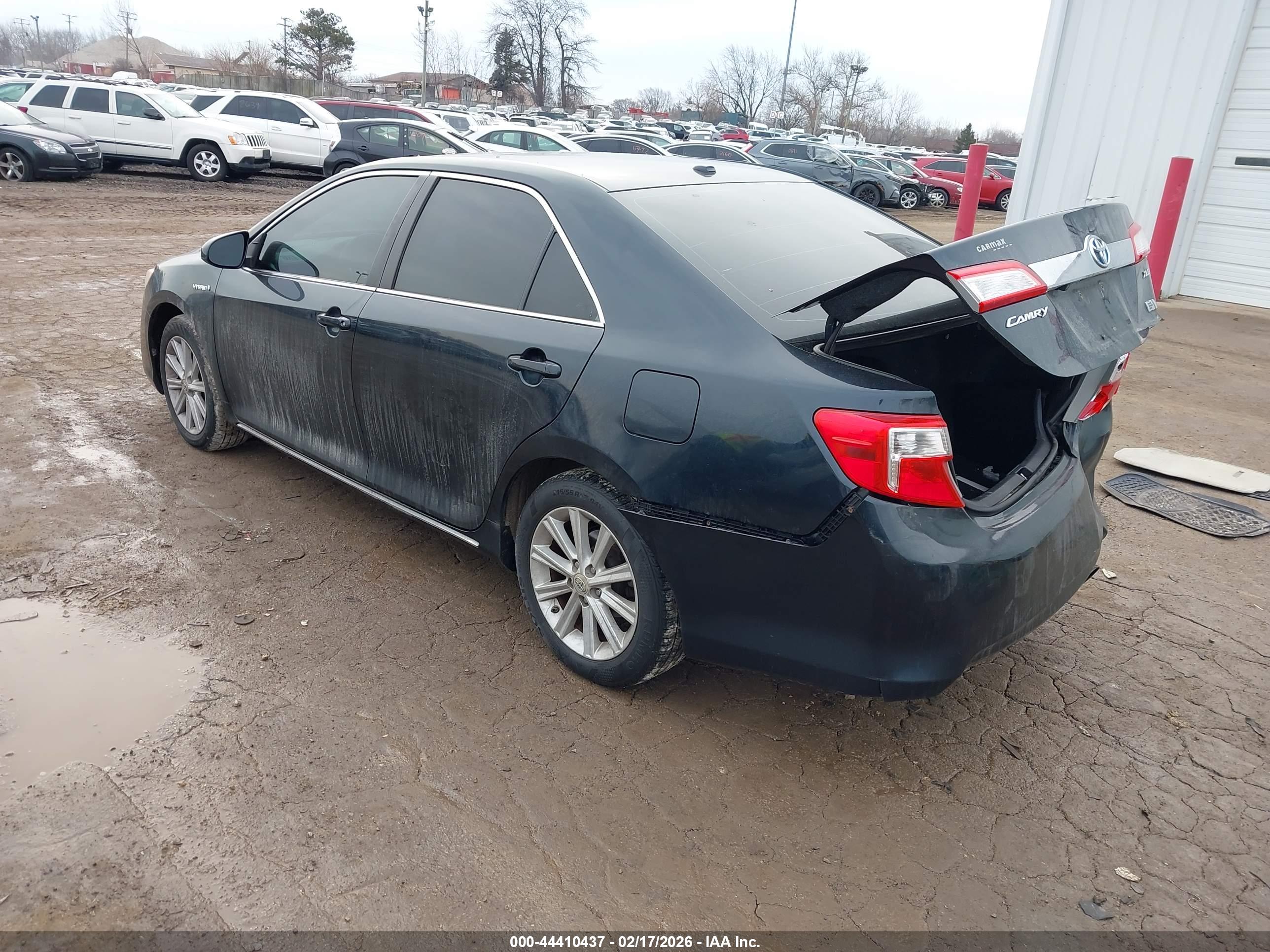 TOYOTA CAMRY image 3