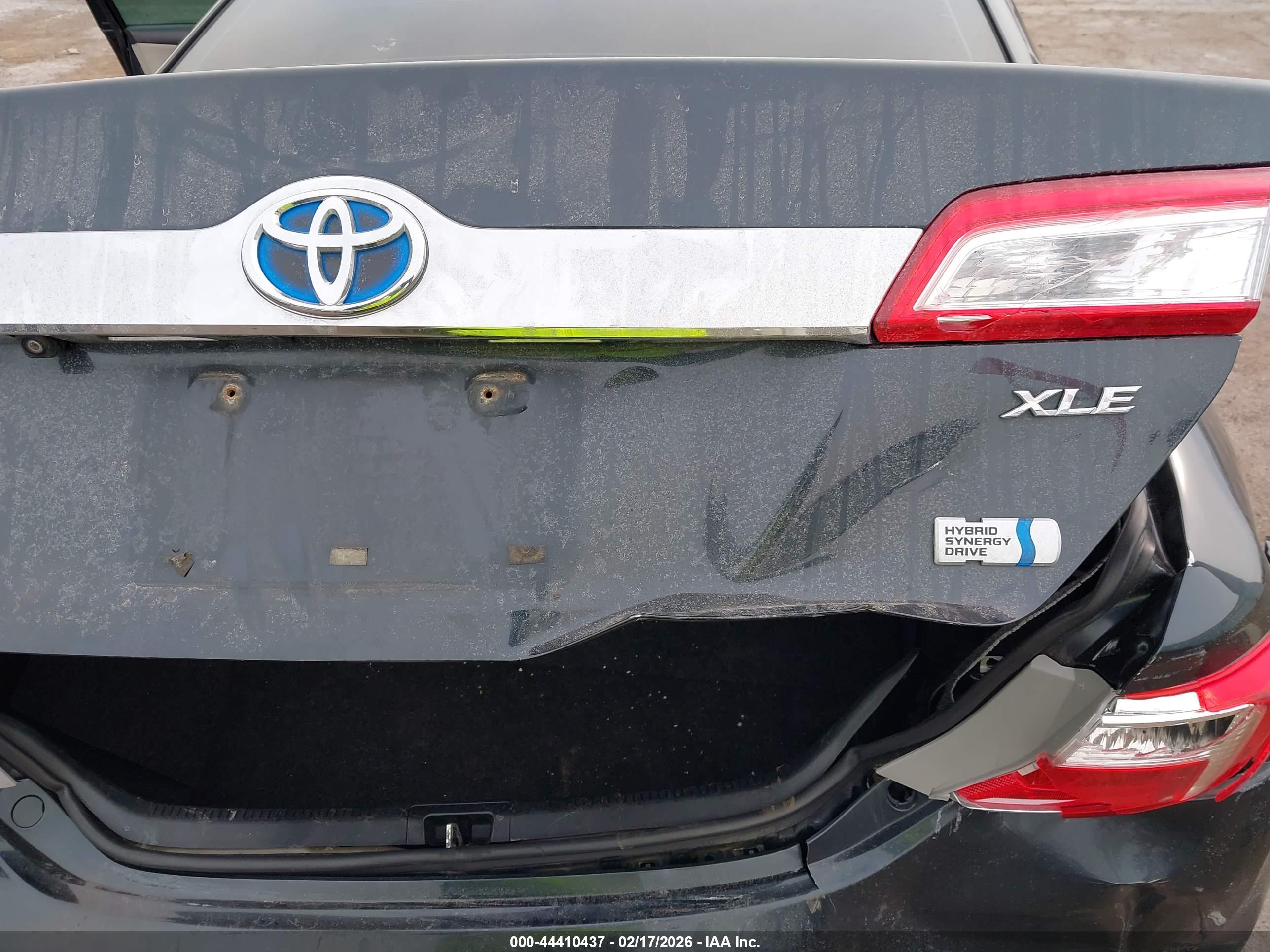 TOYOTA CAMRY image 6