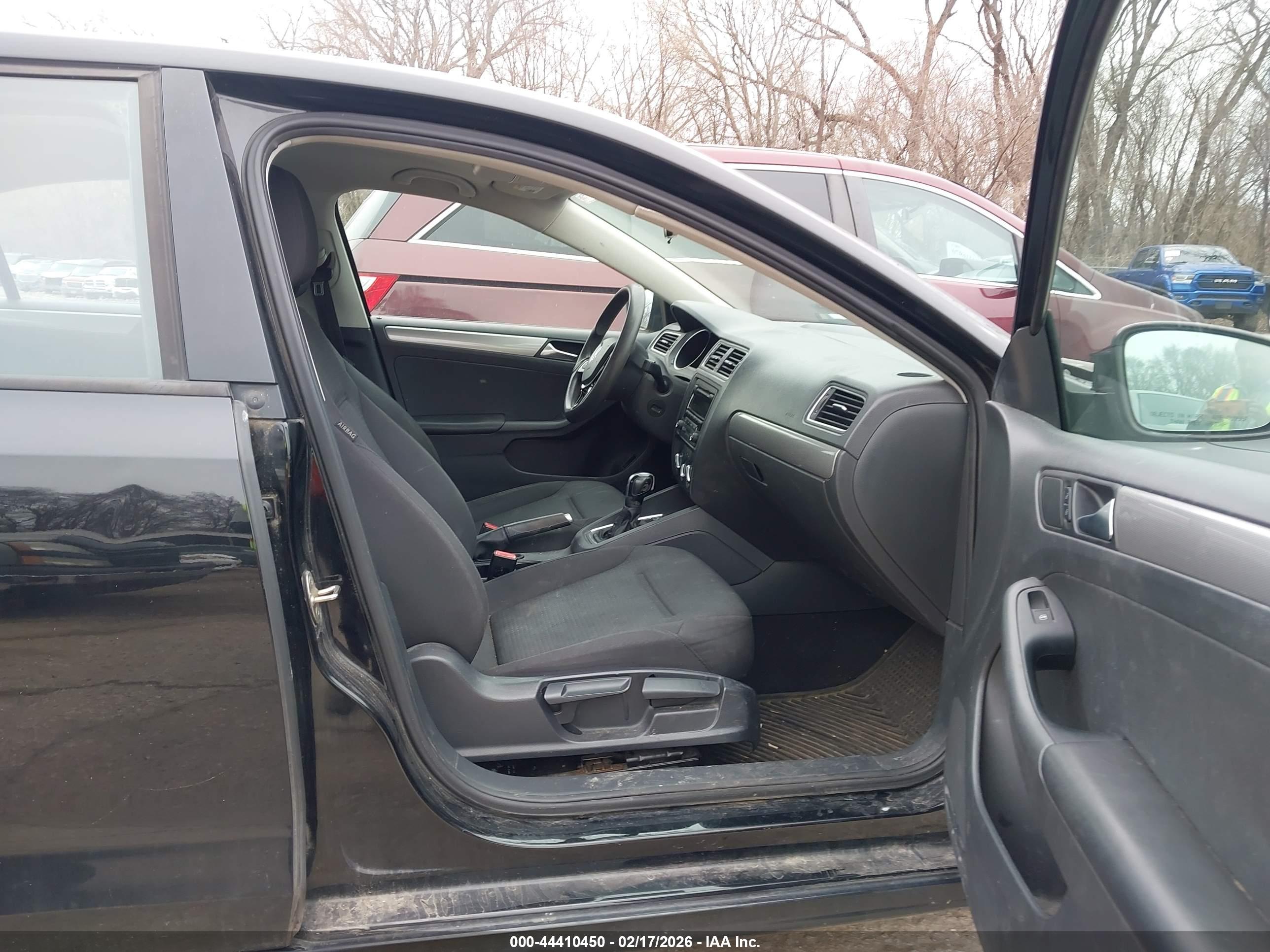 VOLKSWAGEN JETTA image 5