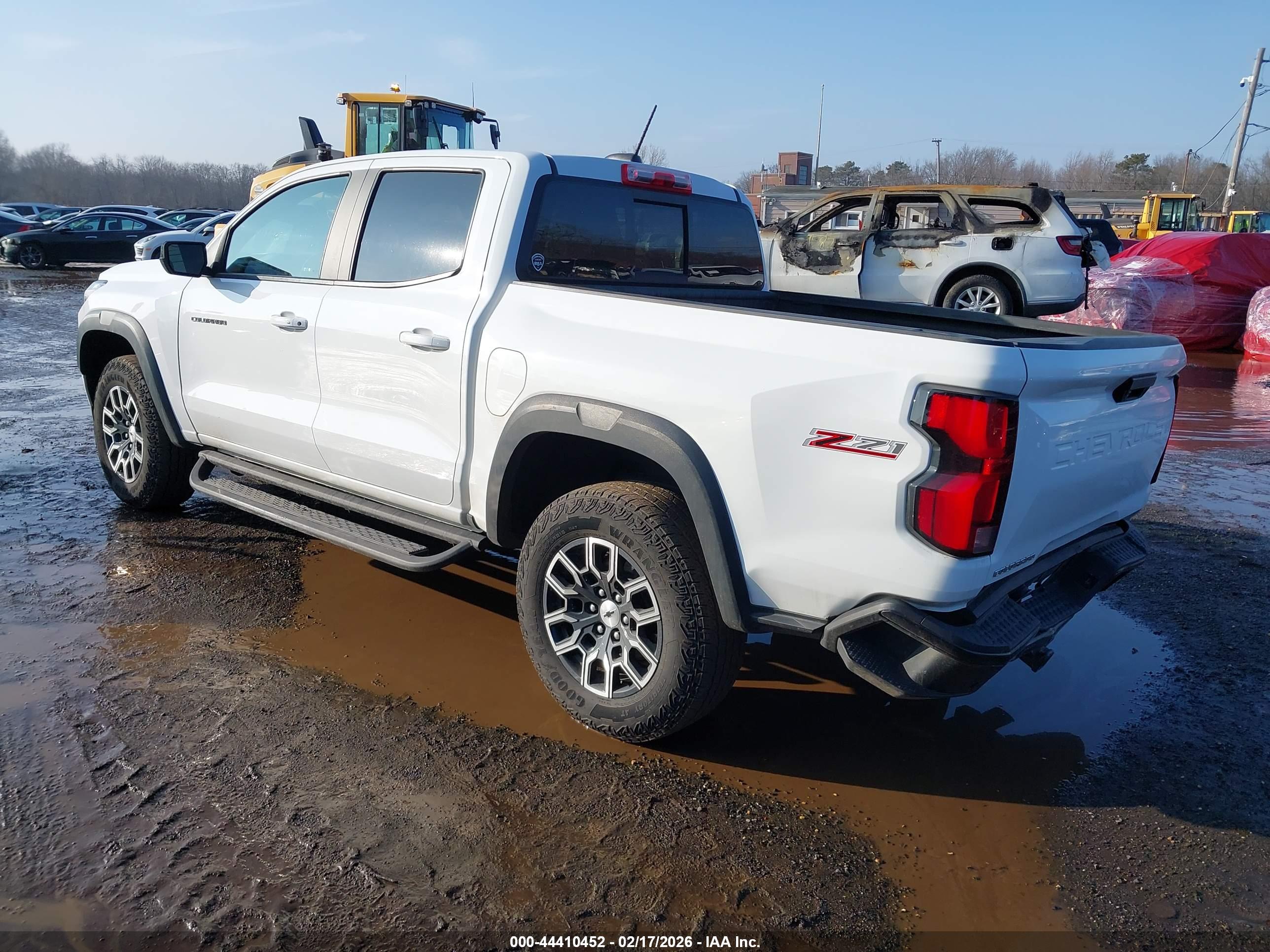 CHEVROLET COLORADO image 3