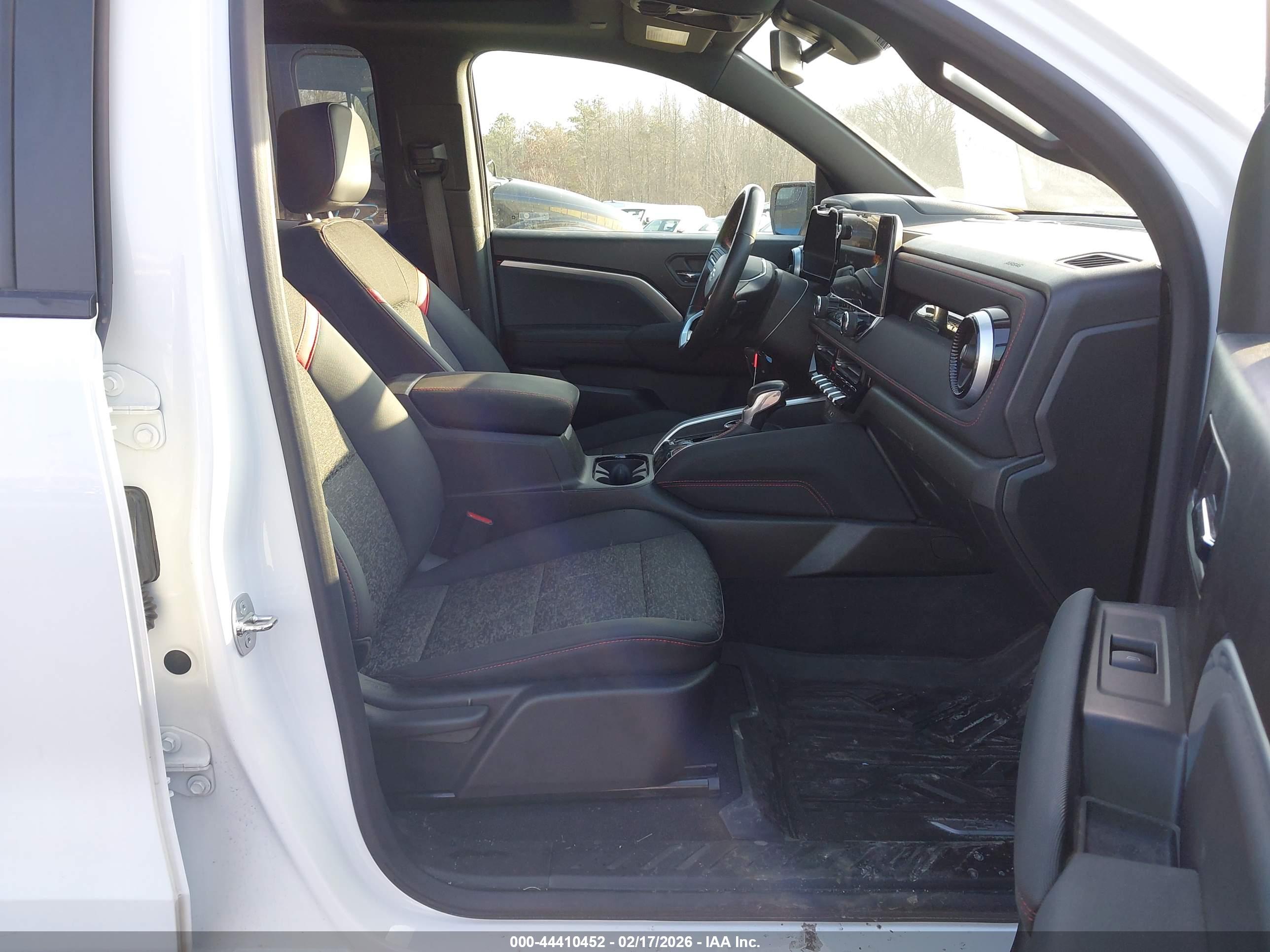 CHEVROLET COLORADO image 5