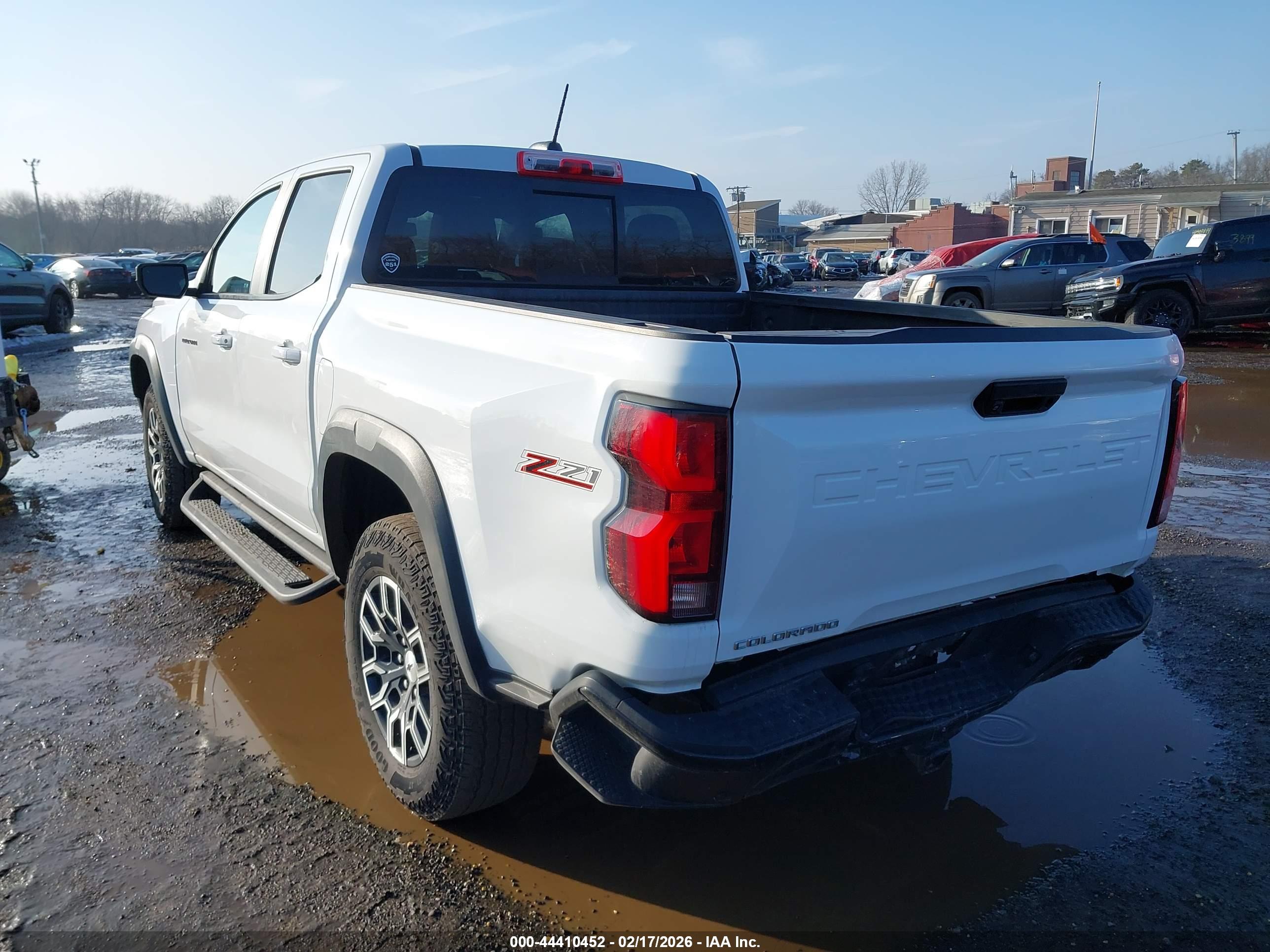 CHEVROLET COLORADO image 6
