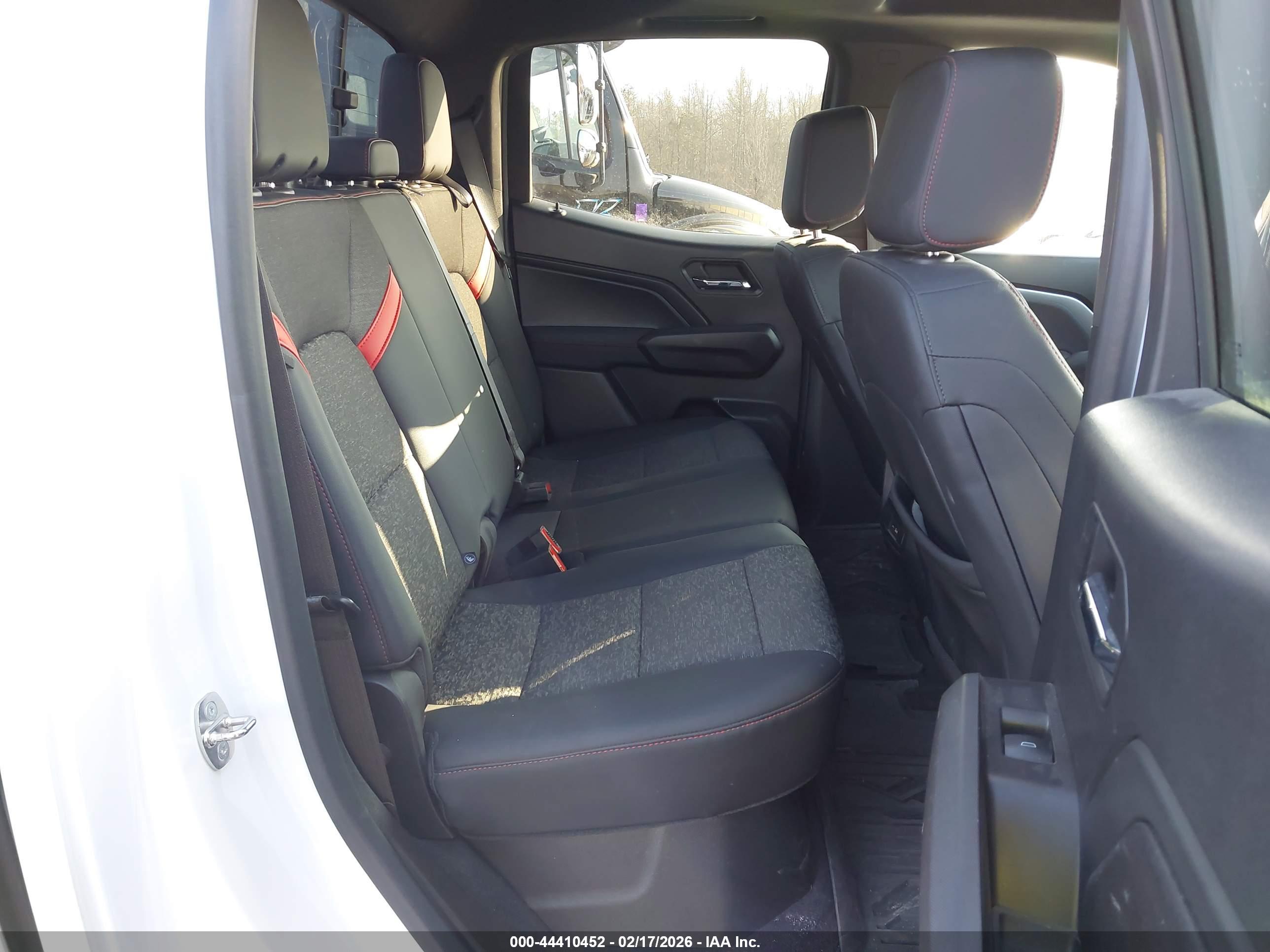CHEVROLET COLORADO image 8