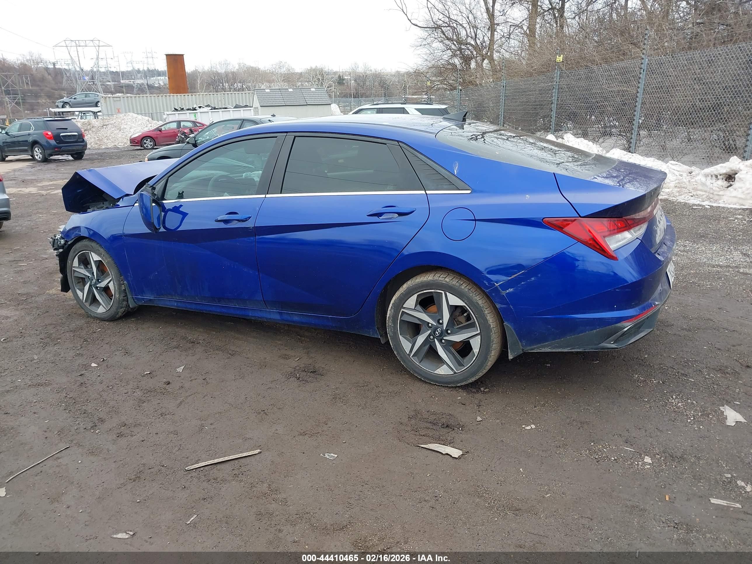 HYUNDAI ELANTRA image 3