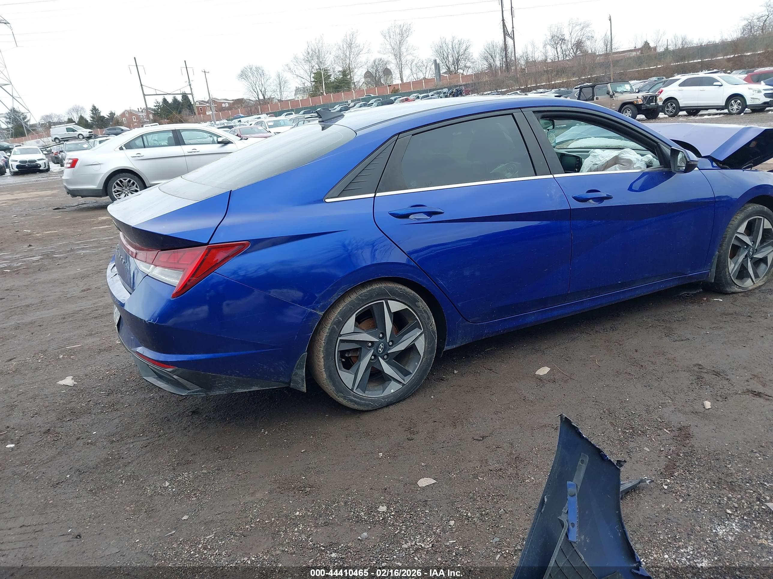 HYUNDAI ELANTRA image 4