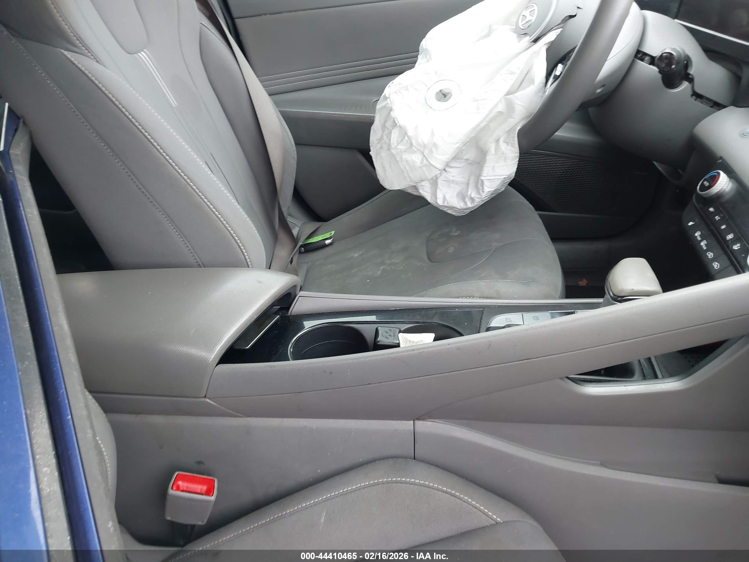 HYUNDAI ELANTRA image 5