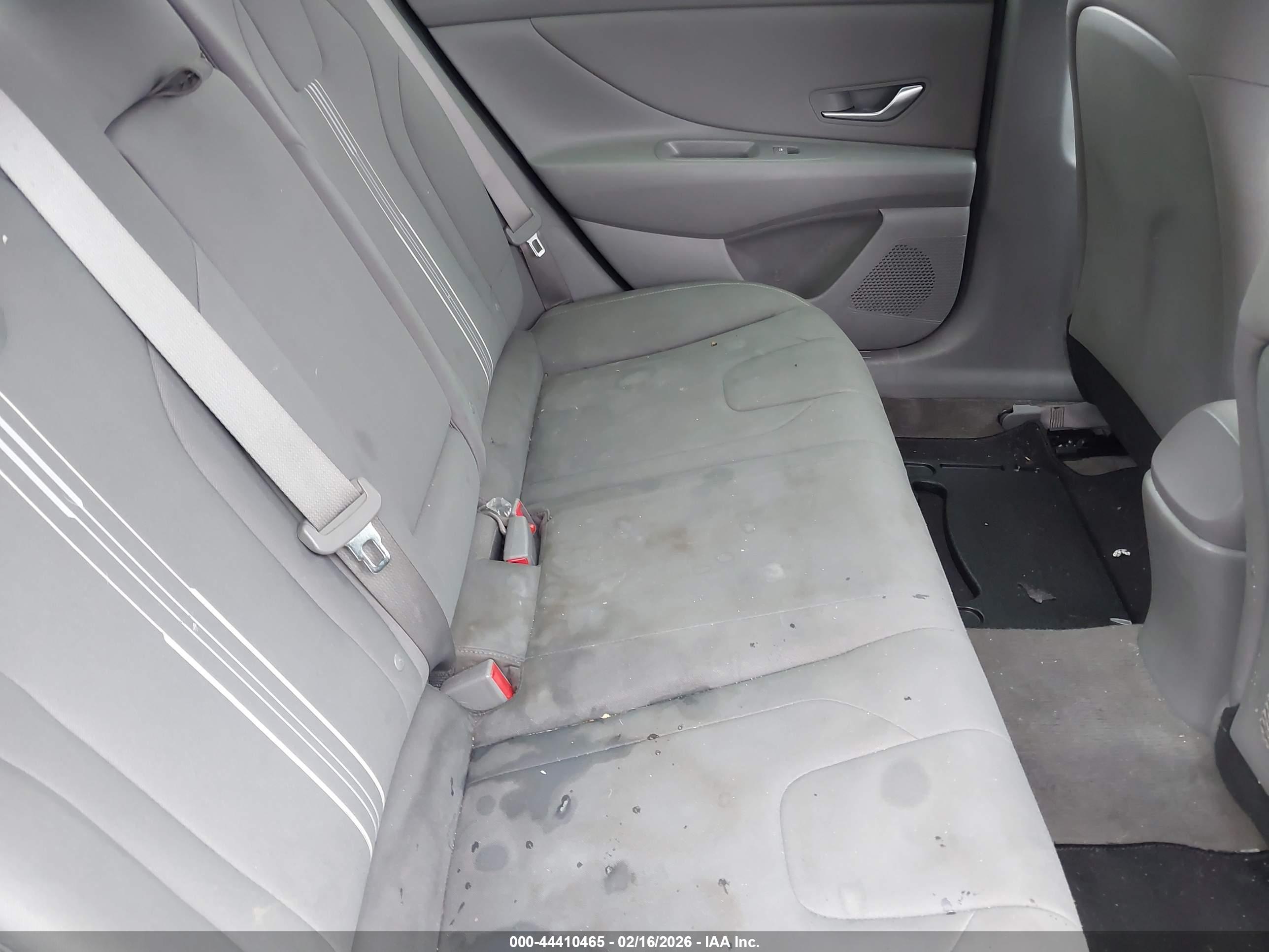 HYUNDAI ELANTRA image 8