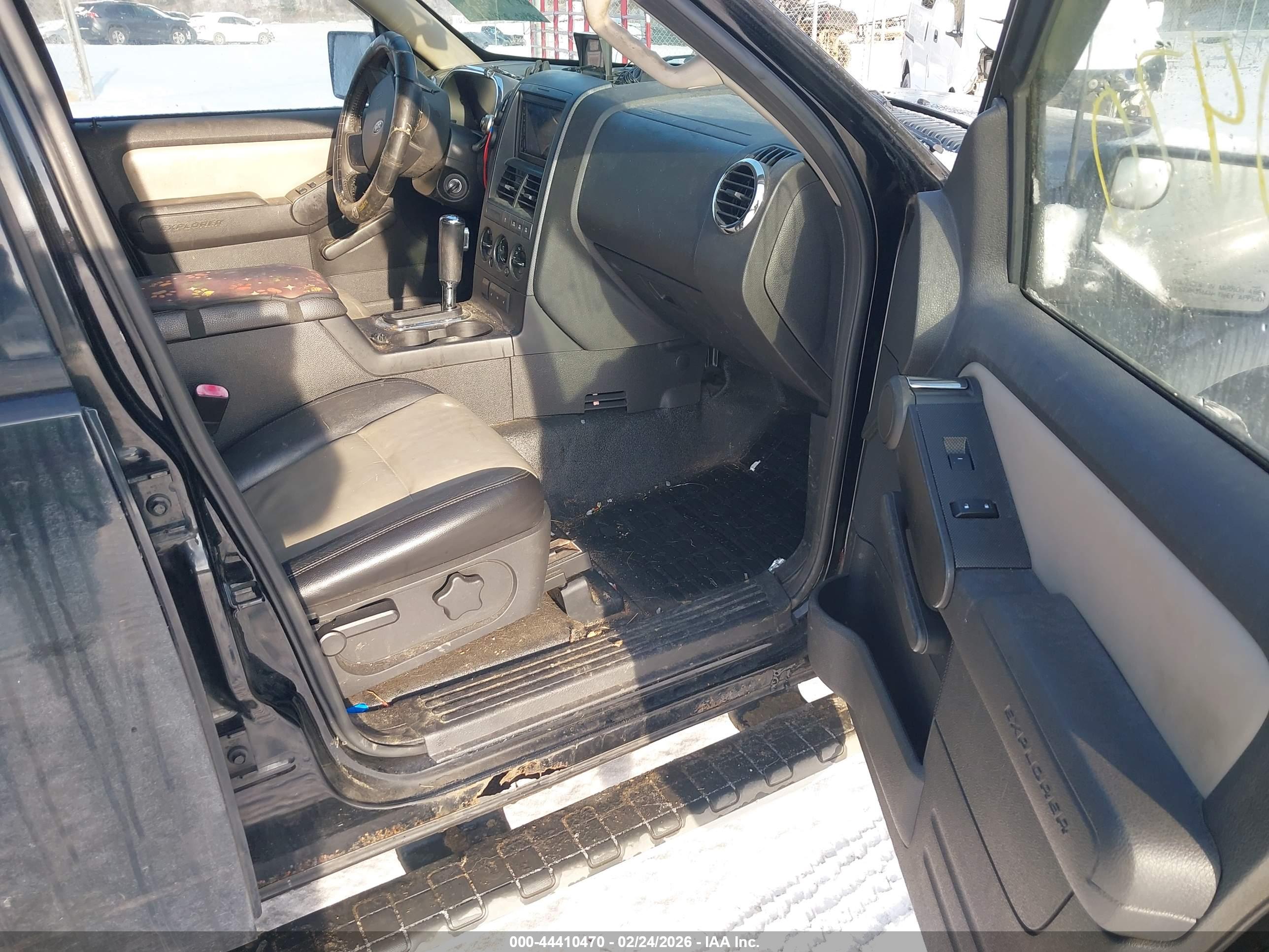 FORD EXPLORER image 5
