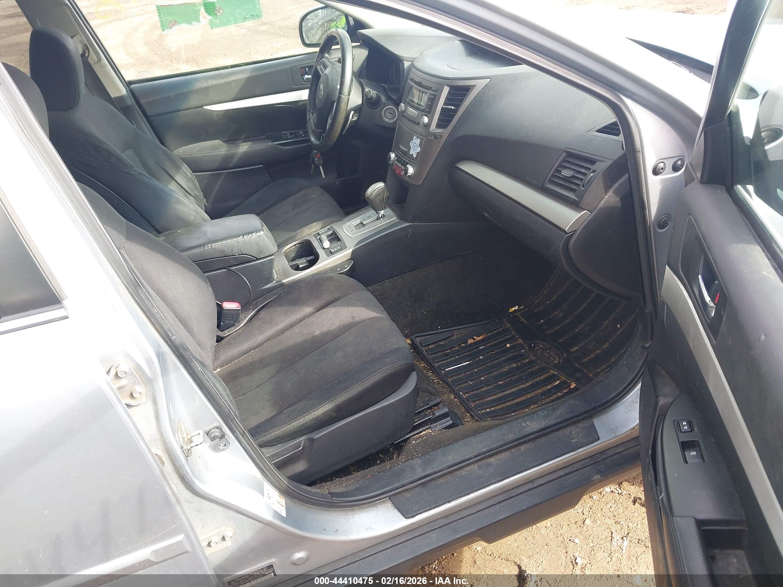 SUBARU OUTBACK image 5