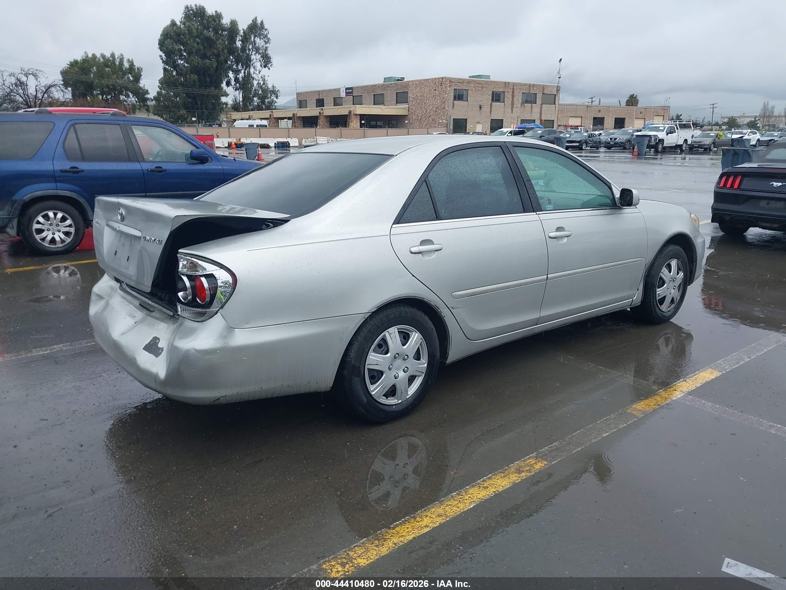 TOYOTA CAMRY image 4