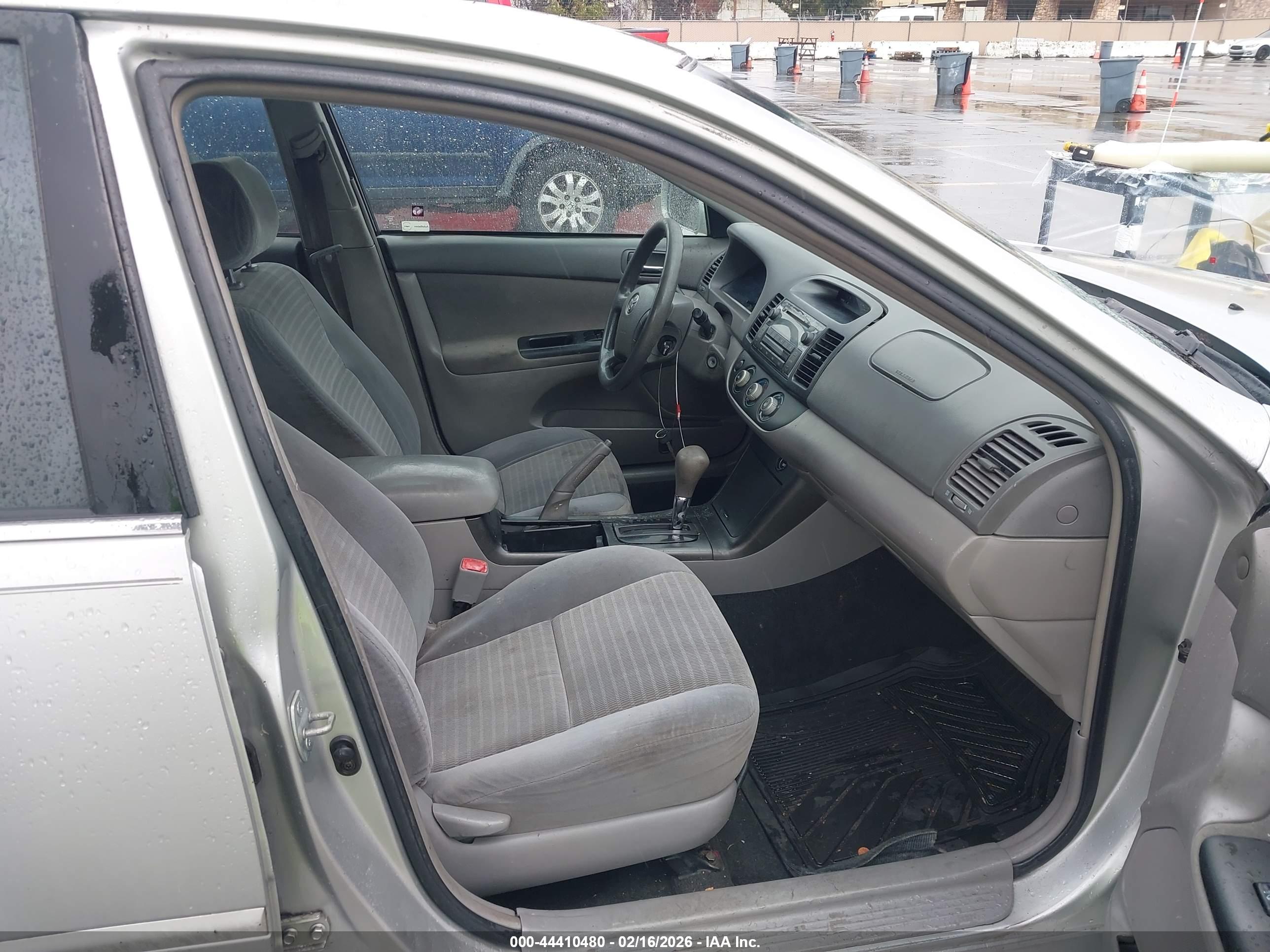 TOYOTA CAMRY image 5