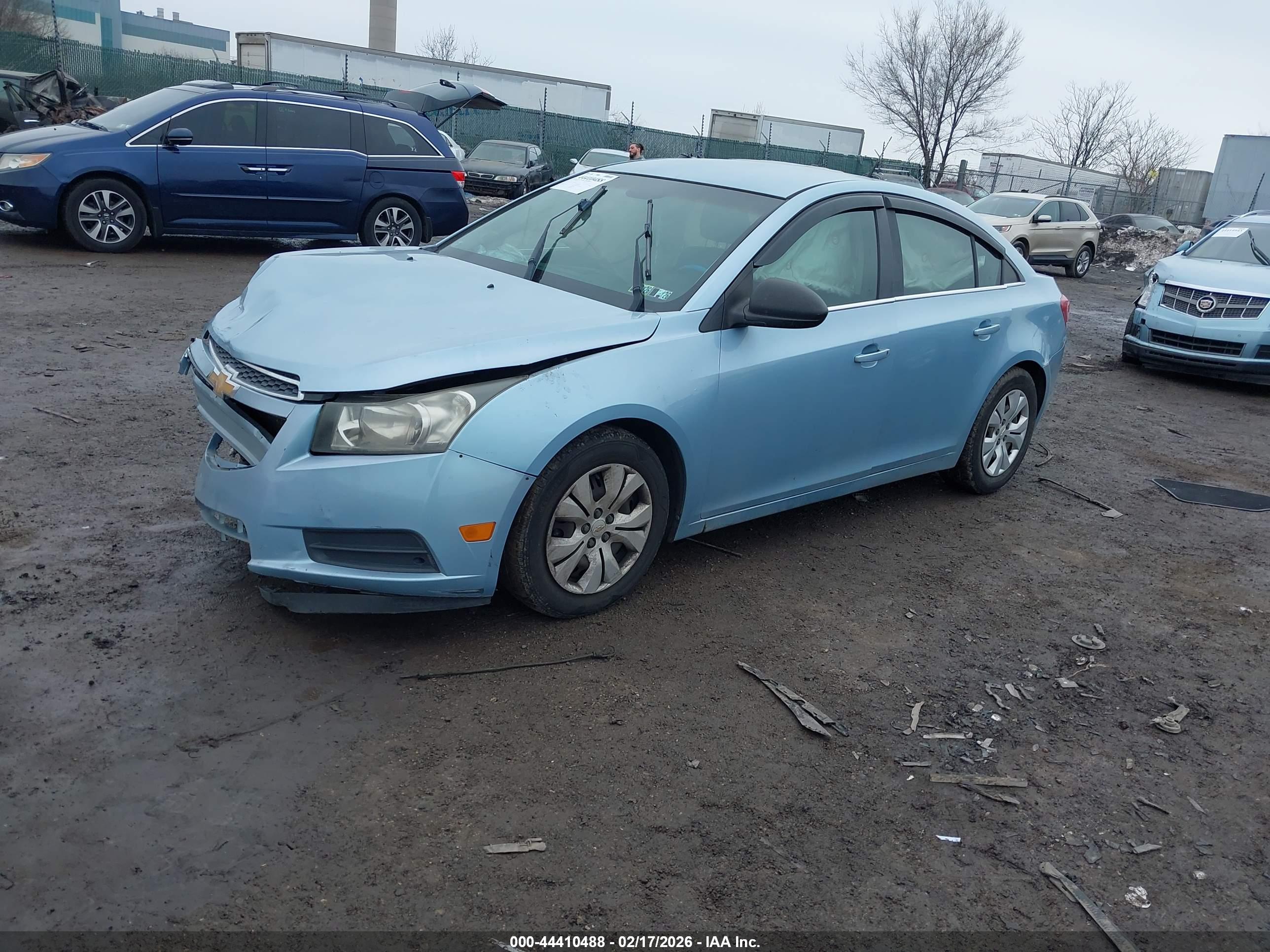 CHEVROLET CRUZE image 2
