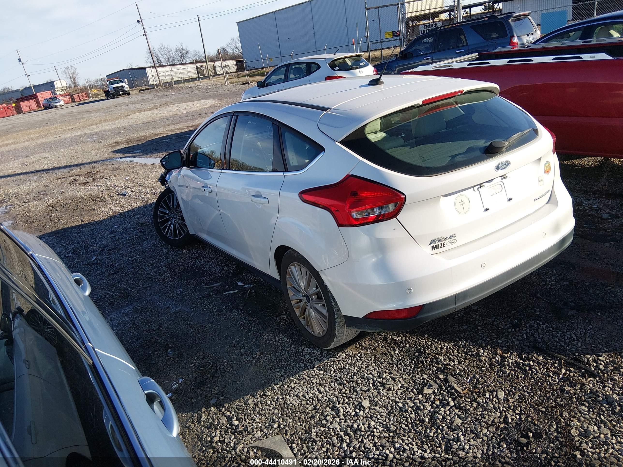 FORD FOCUS image 3
