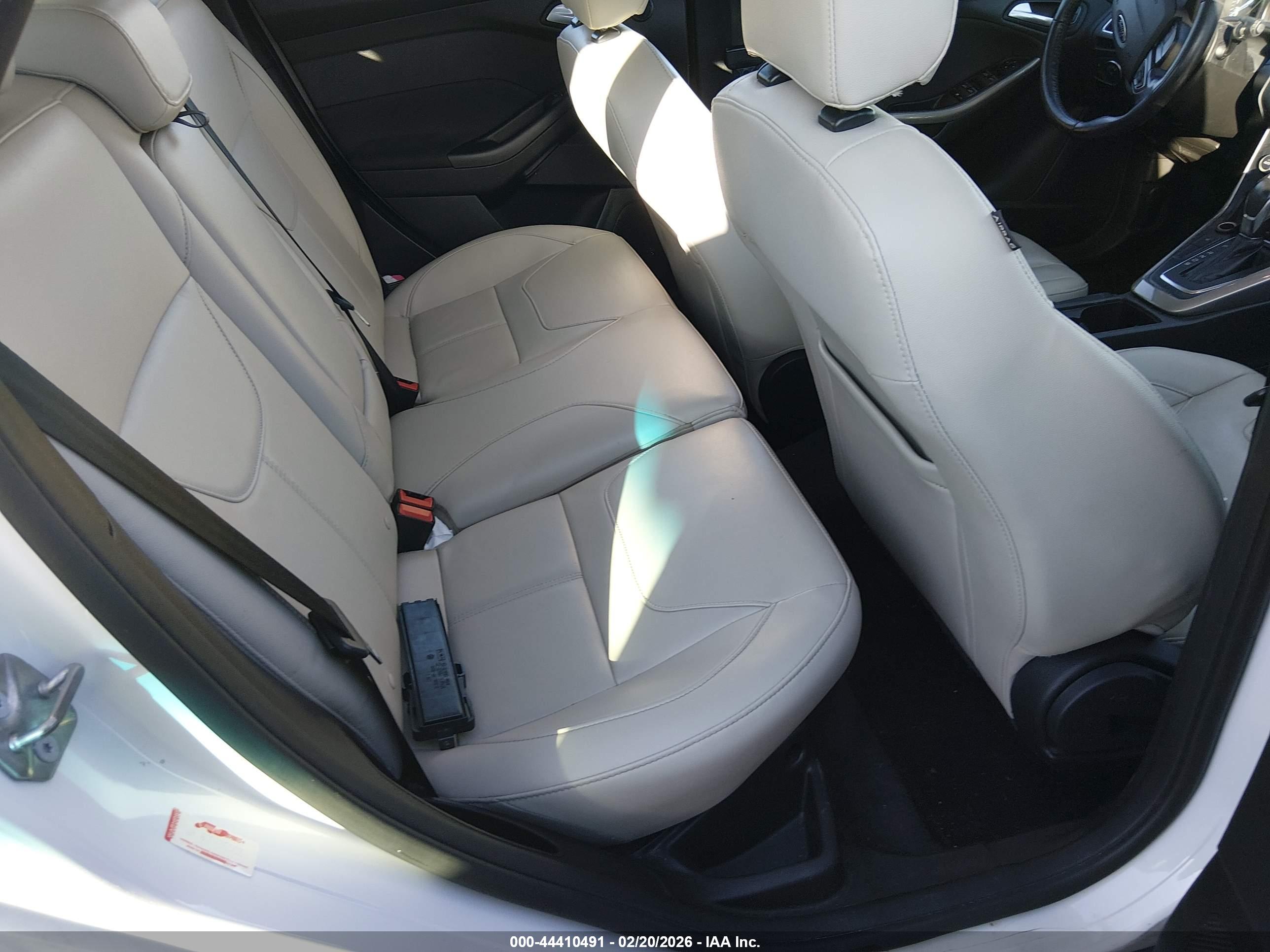 FORD FOCUS image 8