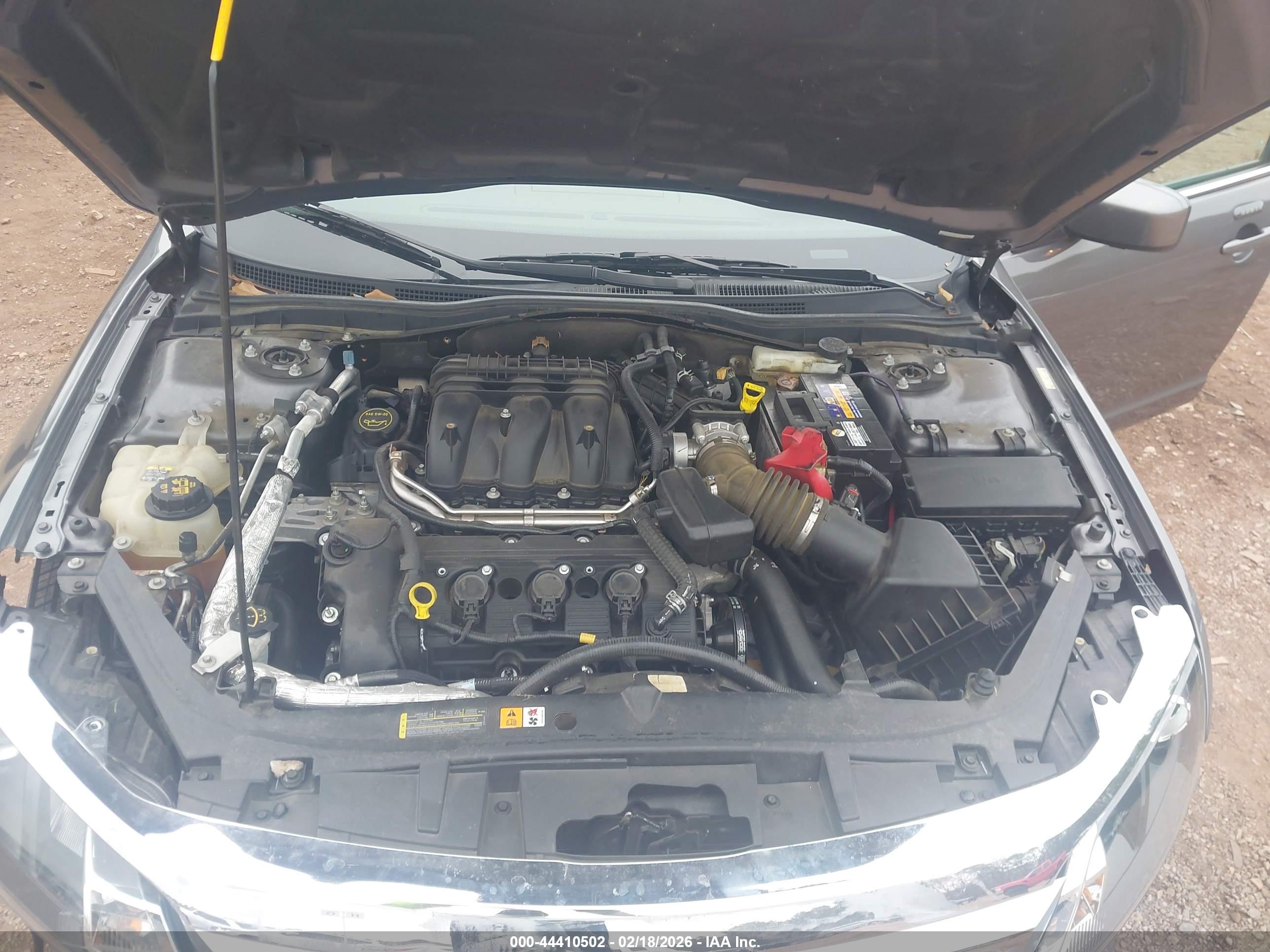 FORD FUSION image 10
