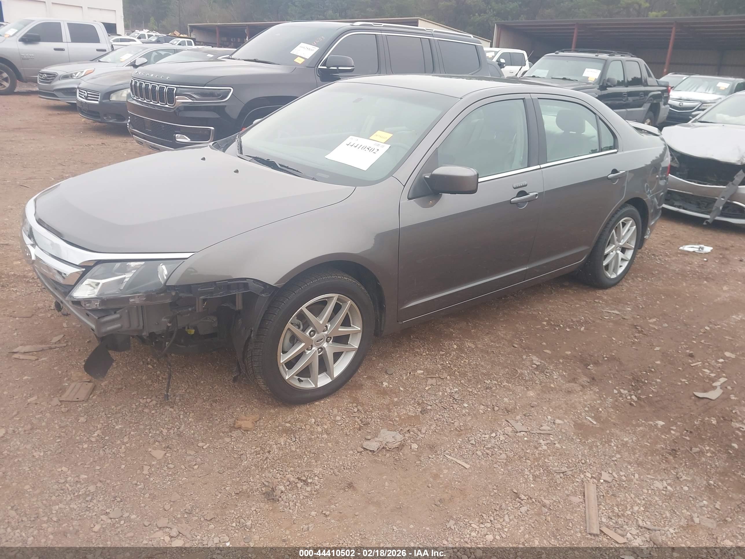 FORD FUSION image 2