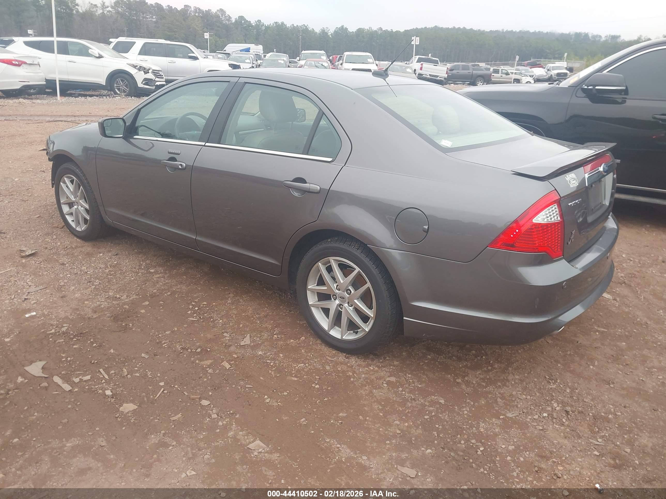 FORD FUSION image 3