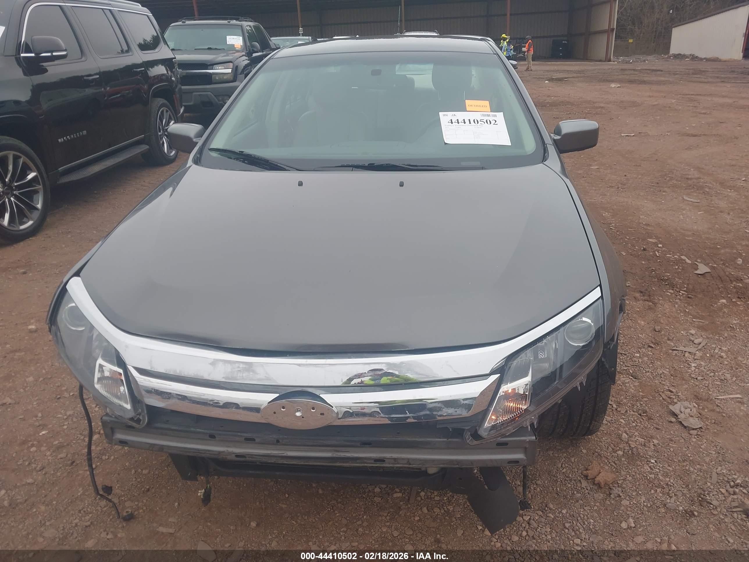 FORD FUSION image 6