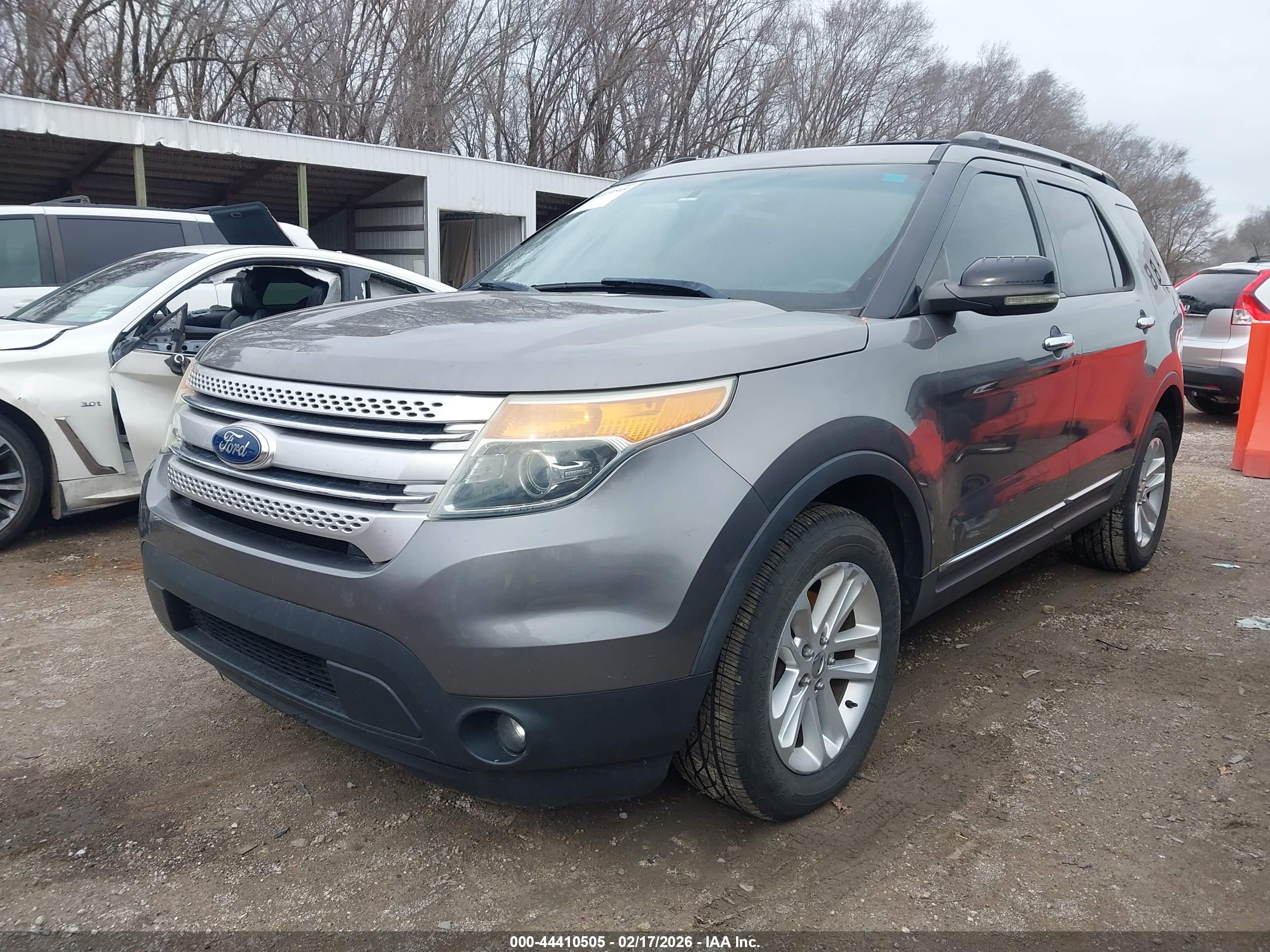 FORD EXPLORER image 2