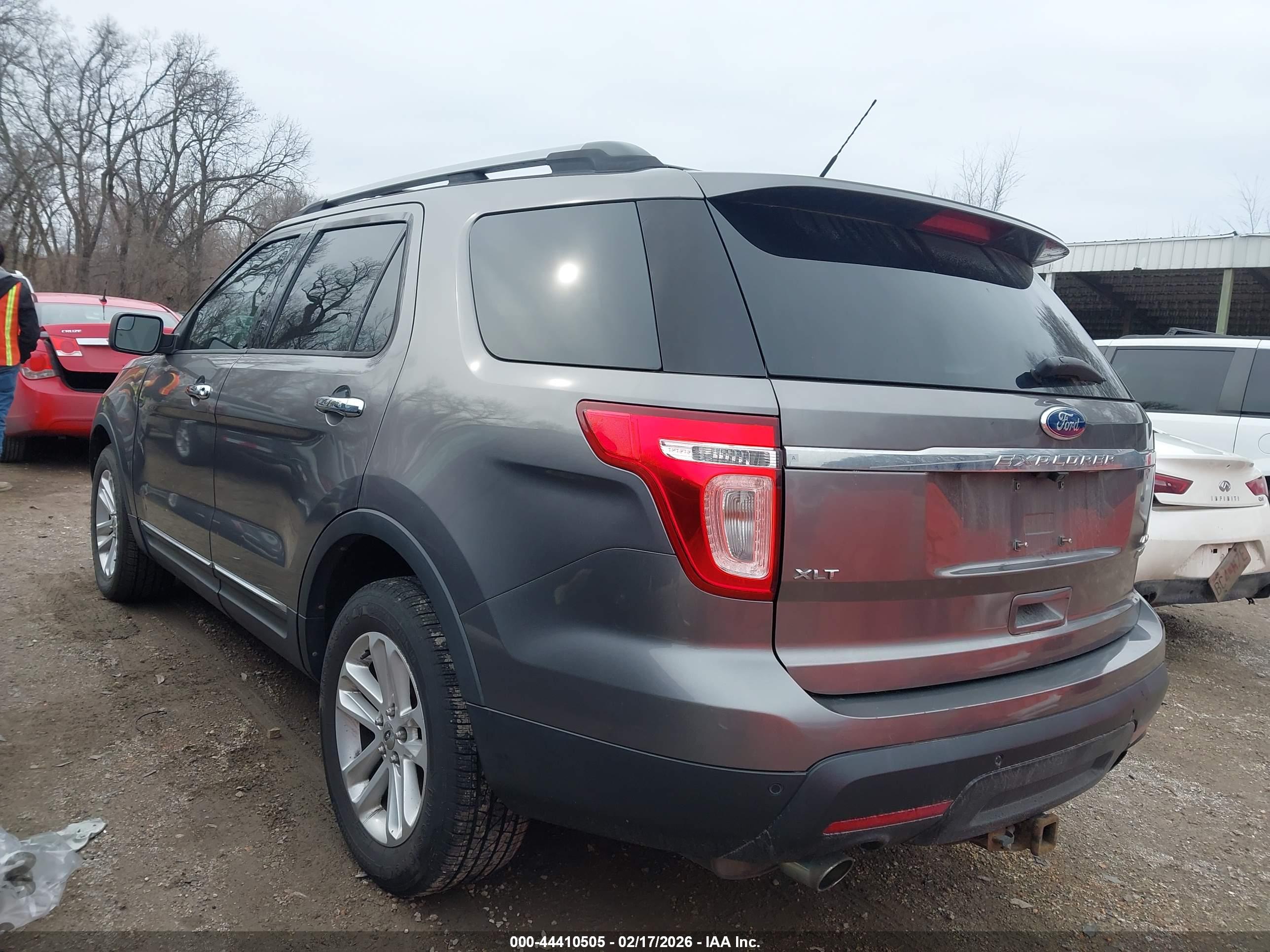 FORD EXPLORER image 3