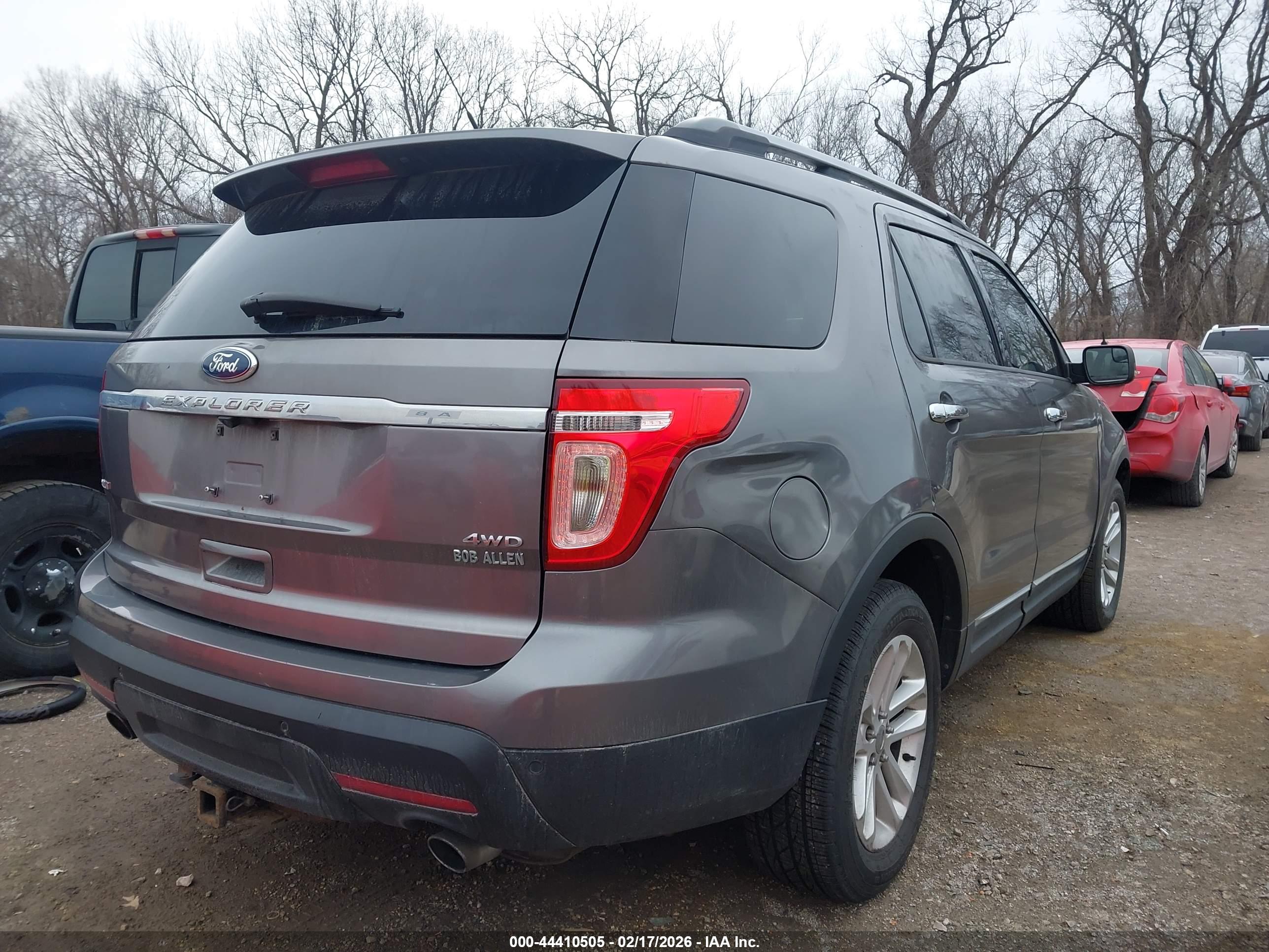 FORD EXPLORER image 4