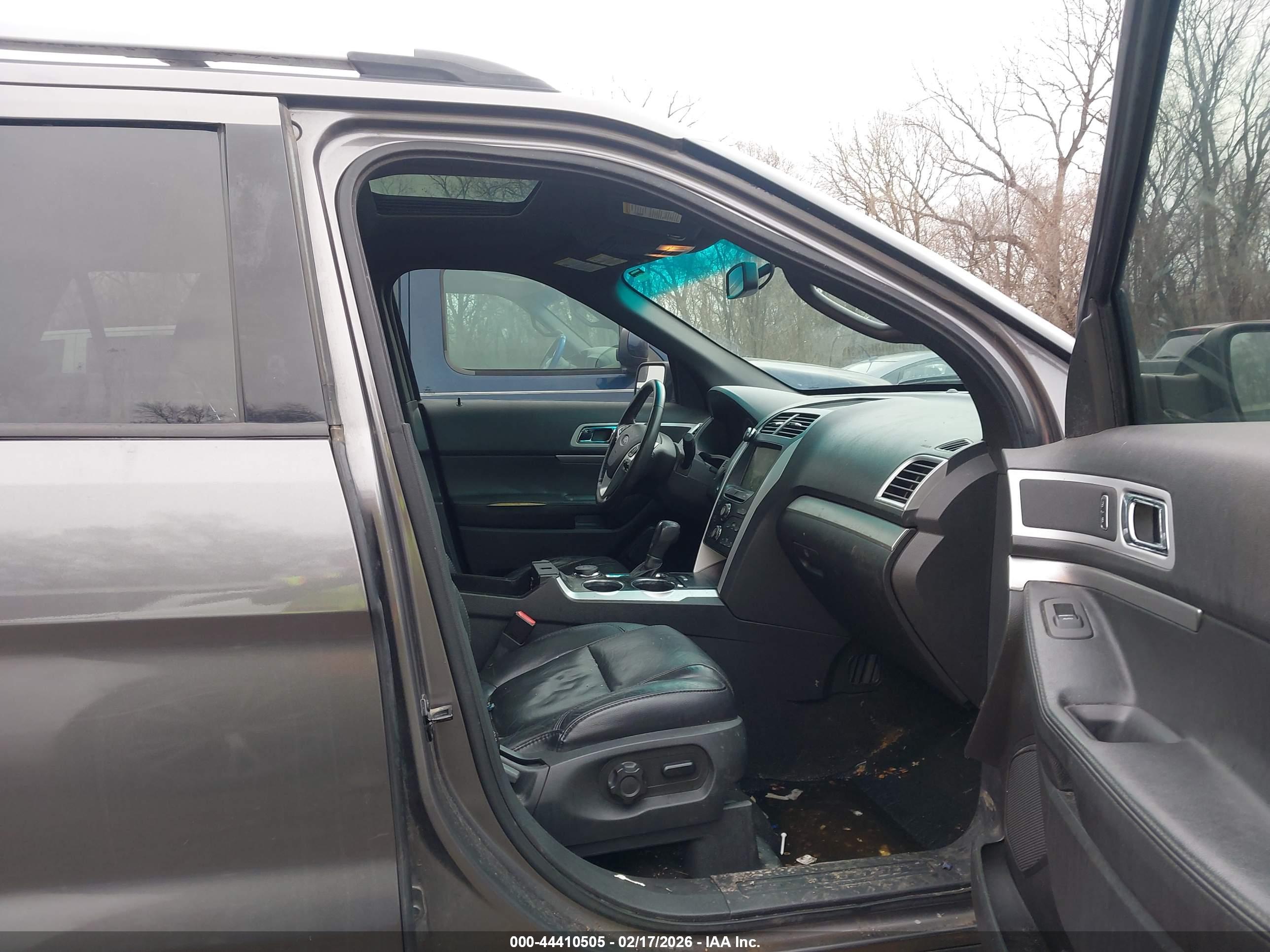 FORD EXPLORER image 5