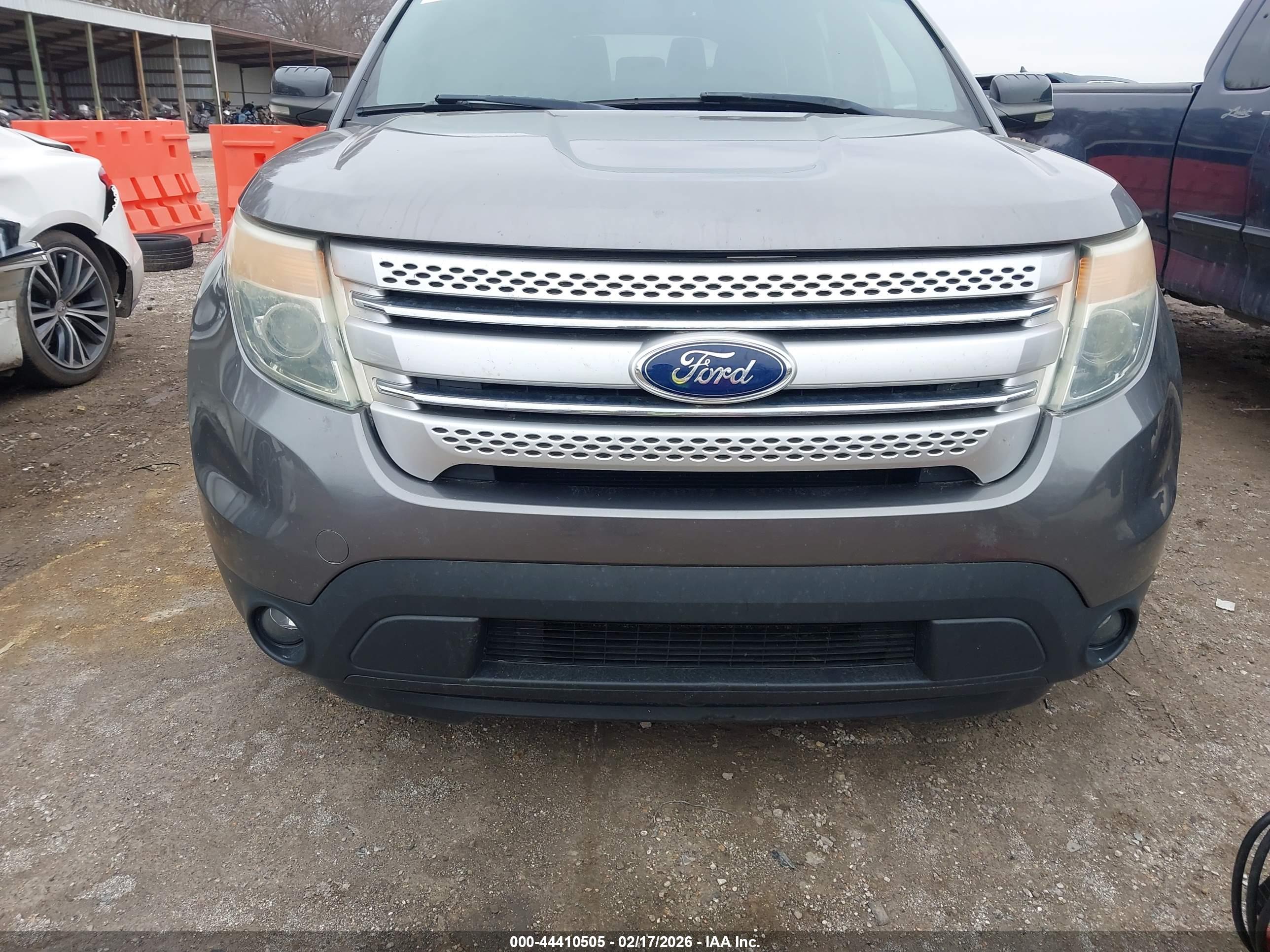 FORD EXPLORER image 6
