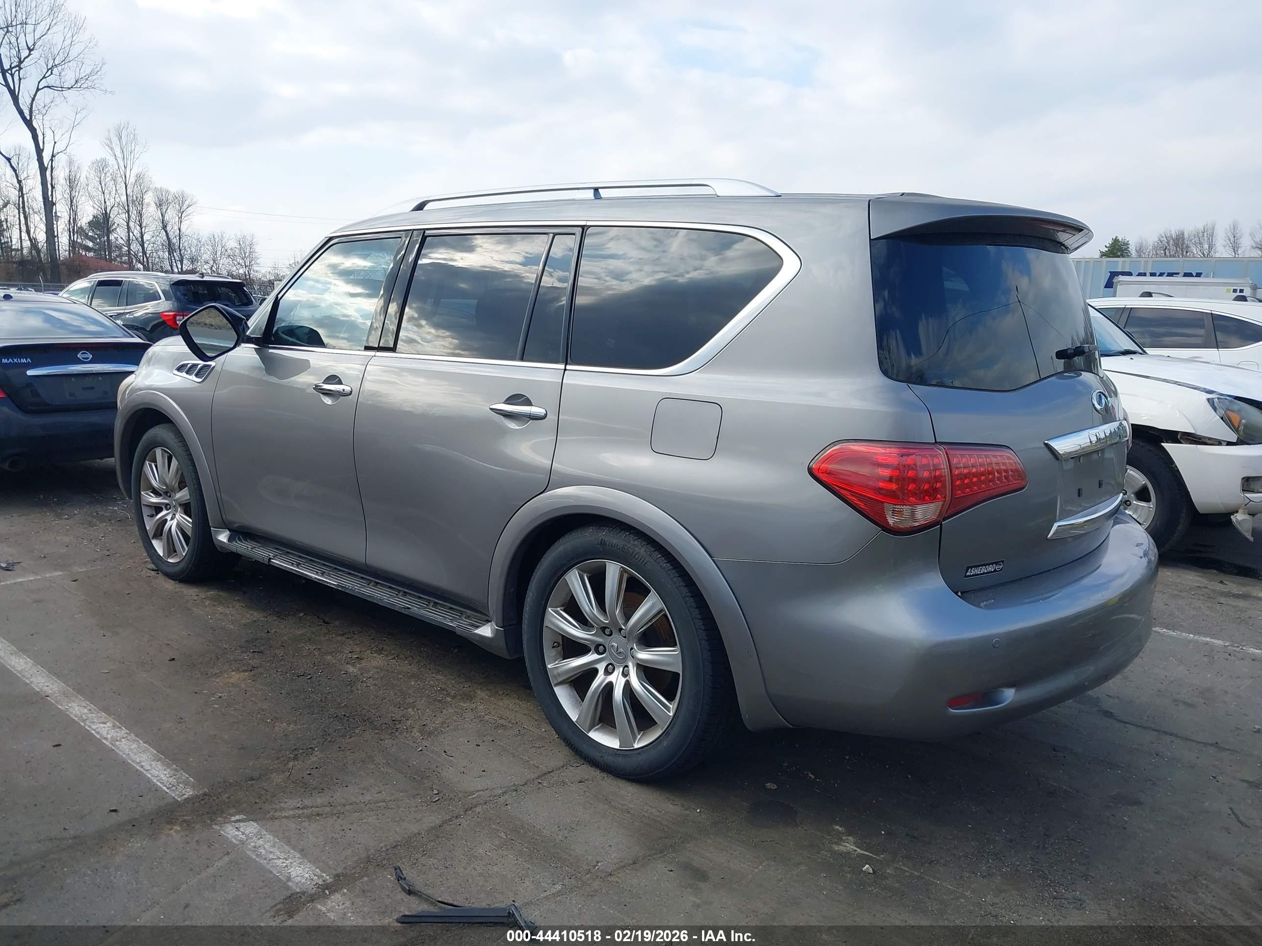 INFINITI QX56 image 3