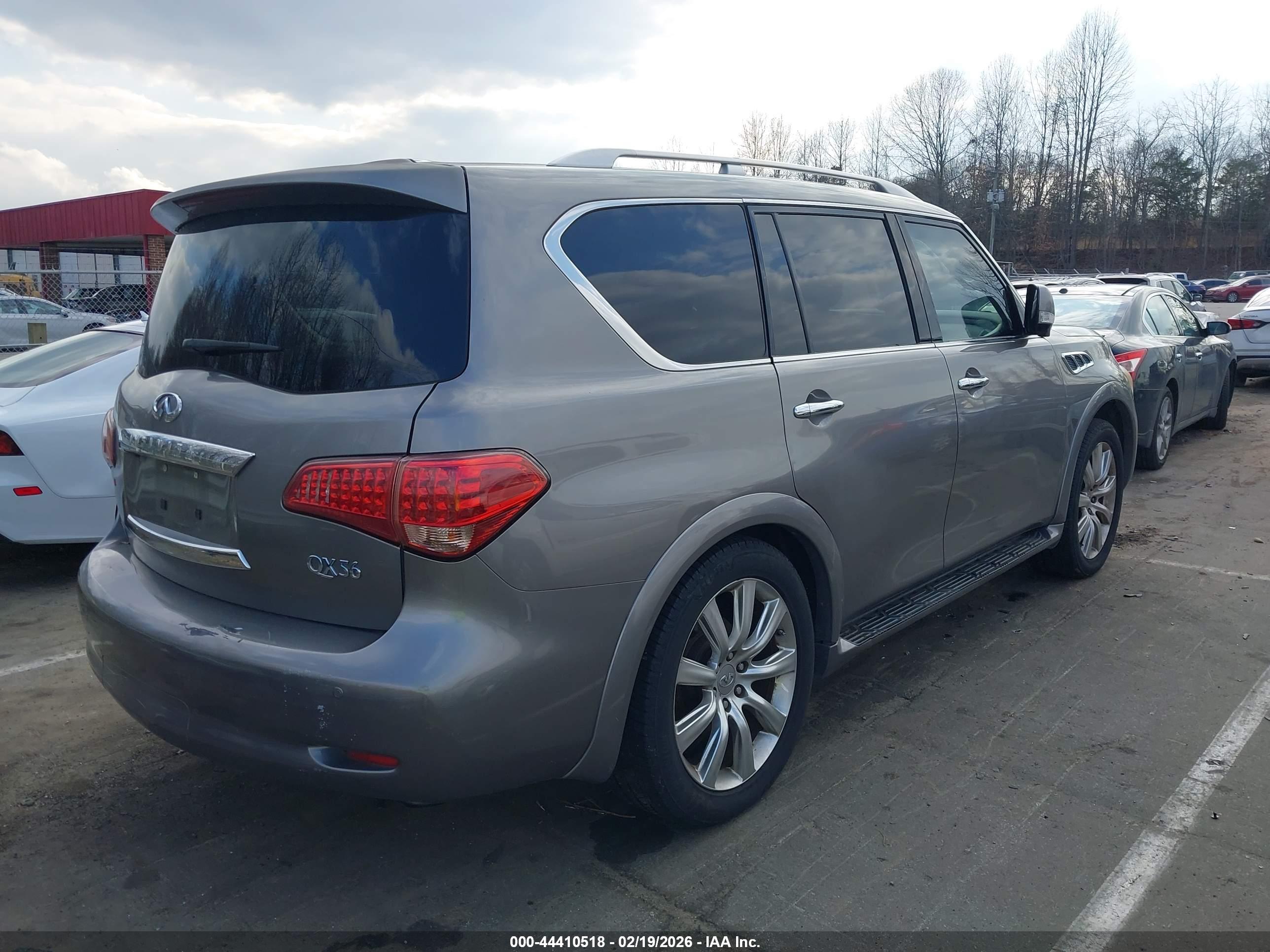 INFINITI QX56 image 4