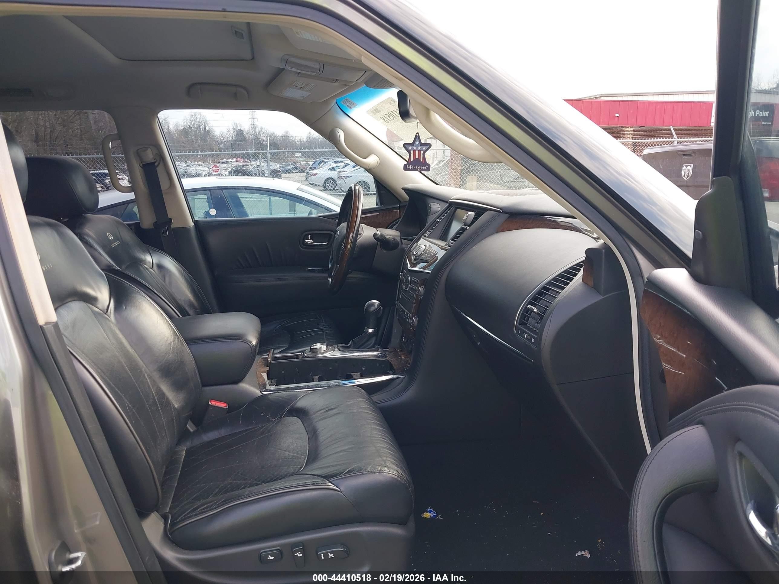 INFINITI QX56 image 5
