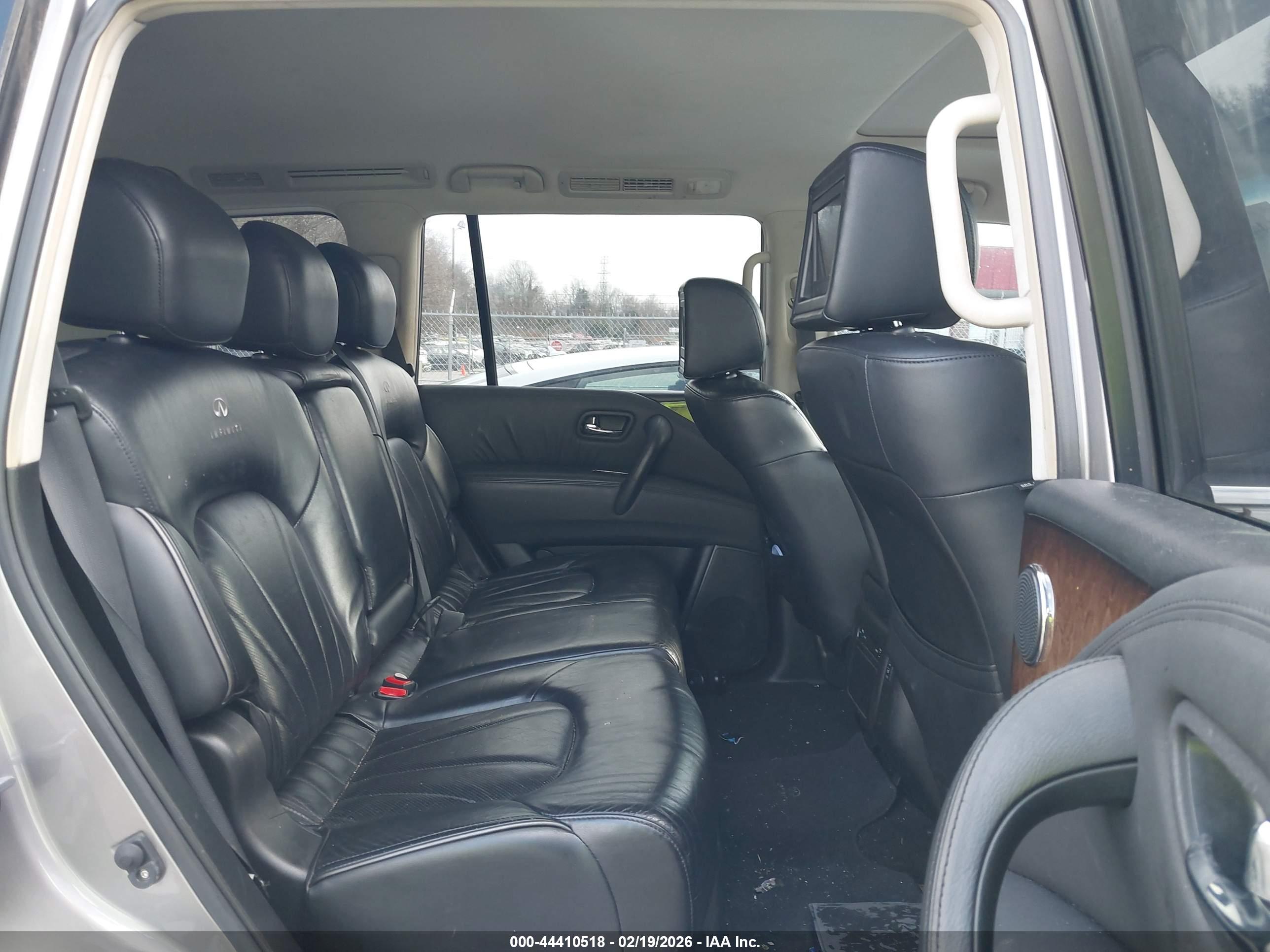 INFINITI QX56 image 8